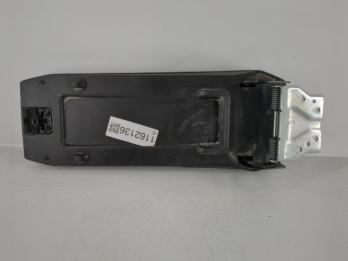 2010-2011 Chevrolet Equinox Center Console Armrest Cover Lid Fits Fits 2010 2011 OEM Used Auto Parts - Oemusedautoparts1.com