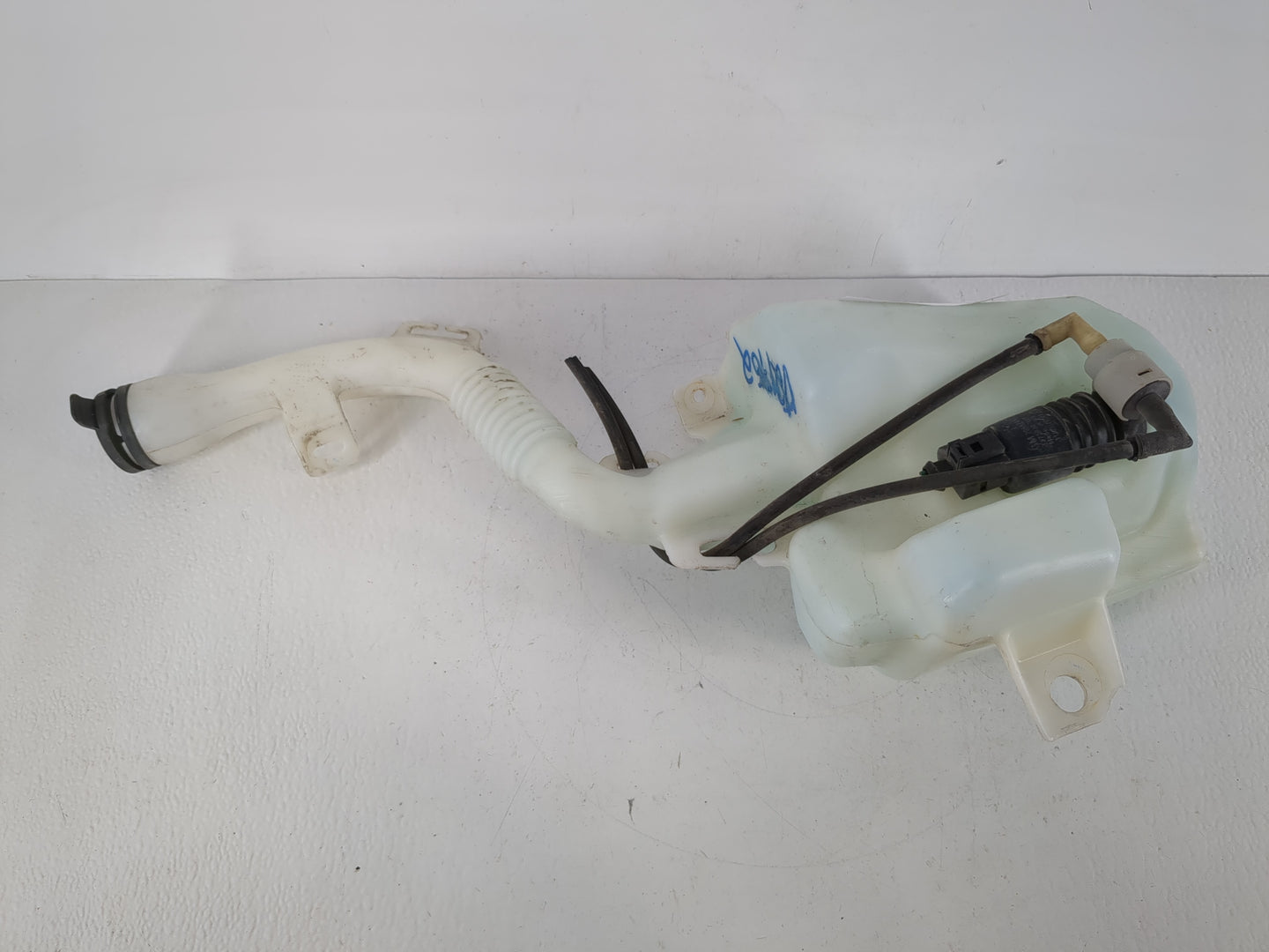 2010-2017 Chevrolet Equinox Windshield Washer Fluid Reservoir Bottle Oem - Oemusedautoparts1.com