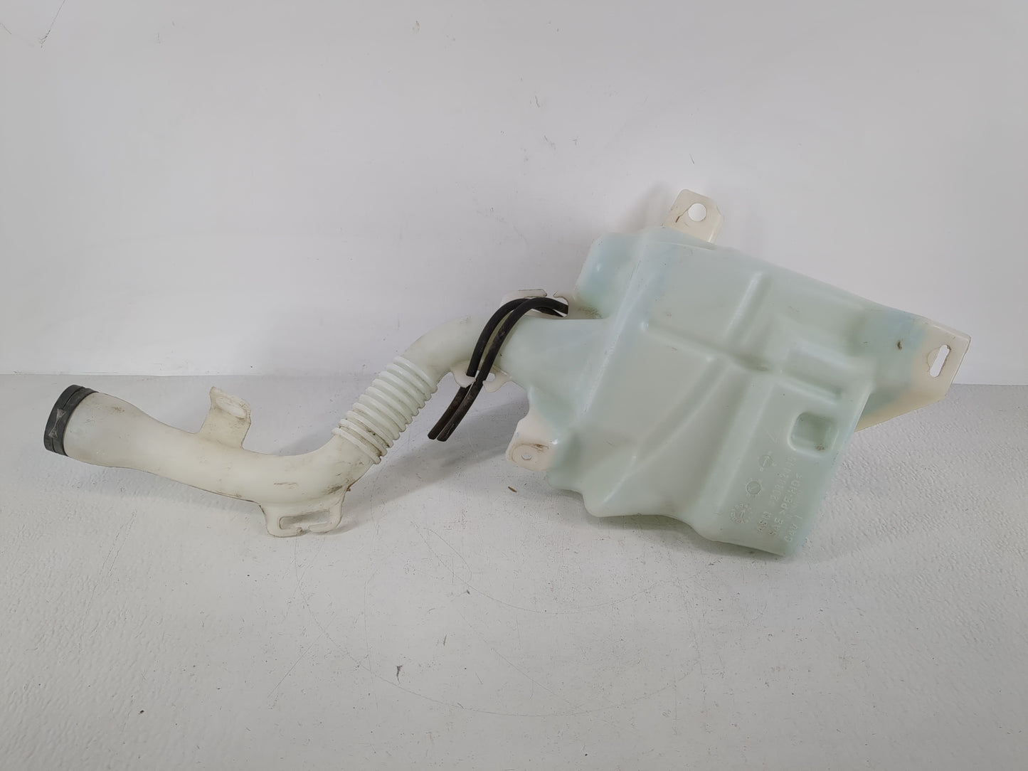 2010-2017 Chevrolet Equinox Windshield Washer Fluid Reservoir Bottle Oem - Oemusedautoparts1.com