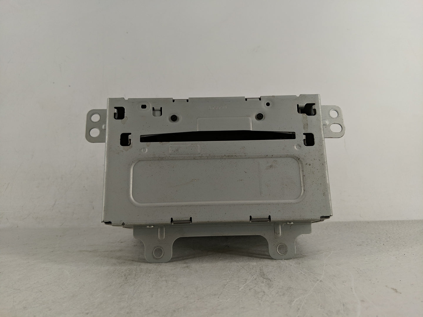 2010-2011 Chevrolet Equinox Radio AM FM Cd Player Receiver Replacement P/N:20983517 Fits Fits 2010 2011 OEM Used Auto Parts 