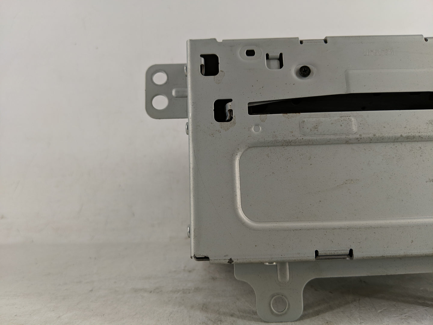 2010-2011 Chevrolet Equinox Radio AM FM Cd Player Receiver Replacement P/N:20983517 Fits Fits 2010 2011 OEM Used Auto Parts 
