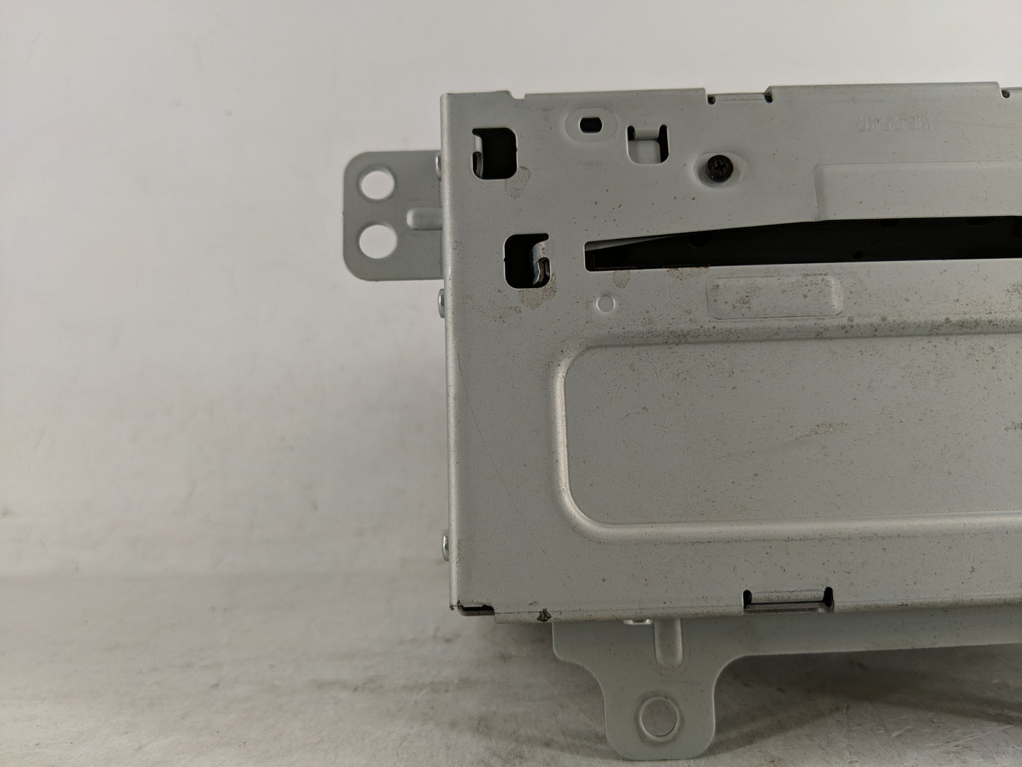 2010-2011 Chevrolet Equinox Radio AM FM Cd Player Receiver Replacement P/N:20983517 Fits Fits 2010 2011 OEM Used Auto Parts 