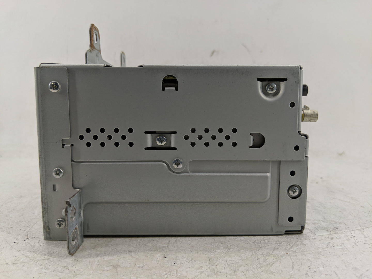 2011-2012 Chevrolet Equinox Radio AM FM Cd Player Receiver Replacement P/N:20983517 Fits Fits 2010 2011 2012 OEM Used Auto P