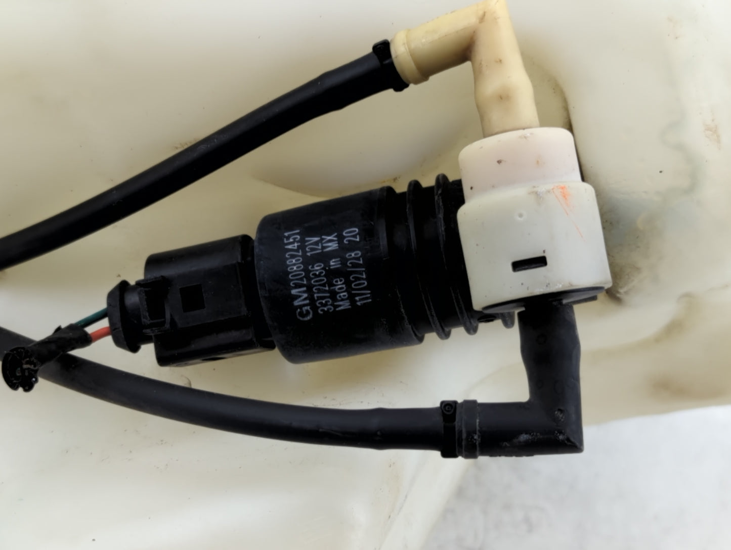 2010-2017 Chevrolet Equinox Windshield Washer Fluid Reservoir Bottle Oem - Oemusedautoparts1.com