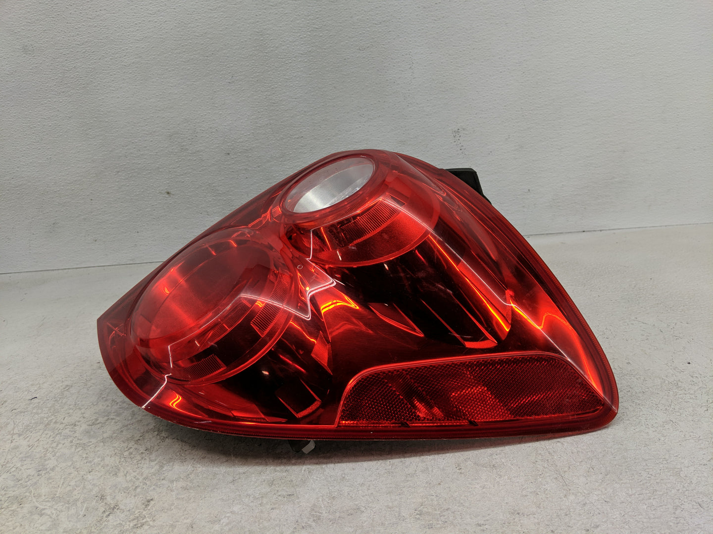 2010-2015 Chevrolet Equinox Tail Light Assembly Passenger Right OEM Fits Fits 2010 2011 2012 2013 2014 2015 OEM Used Auto Pa
