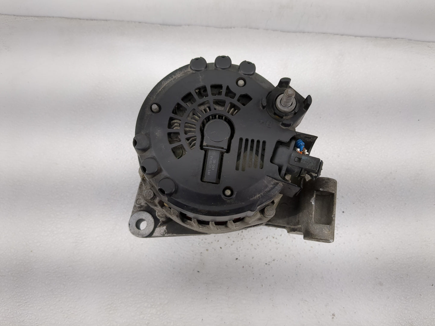 2010-2012 Chevrolet Equinox Alternator Replacement Generator Charging Assembly Engine OEM Fits OEM Used Auto Parts - Oemused
