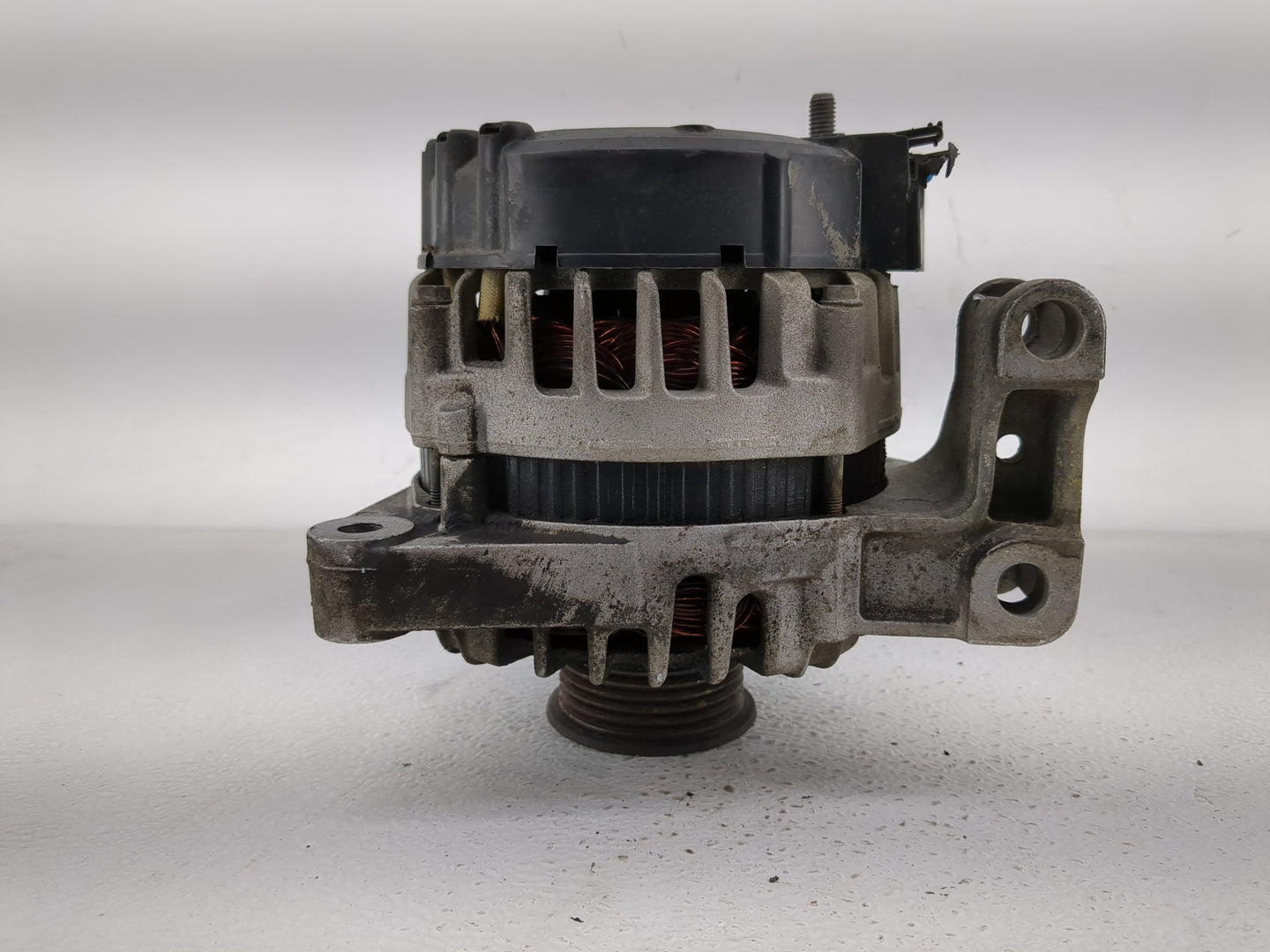2010-2012 Chevrolet Equinox Alternator Replacement Generator Charging Assembly Engine OEM Fits OEM Used Auto Parts - Oemused