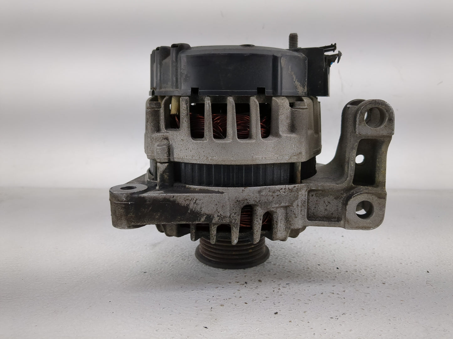 2010-2012 Chevrolet Equinox Alternator Replacement Generator Charging Assembly Engine OEM Fits OEM Used Auto Parts - Oemused