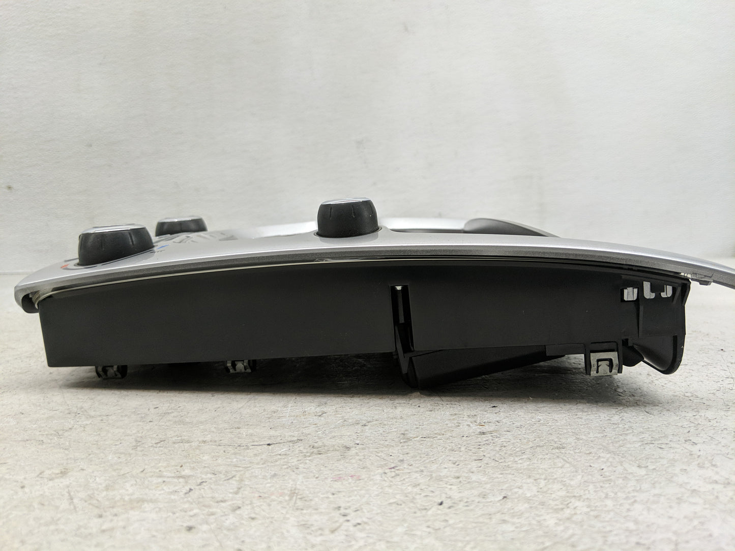 2010-2011 Chevrolet Equinox Radio Control Panel - Oemusedautoparts1.com