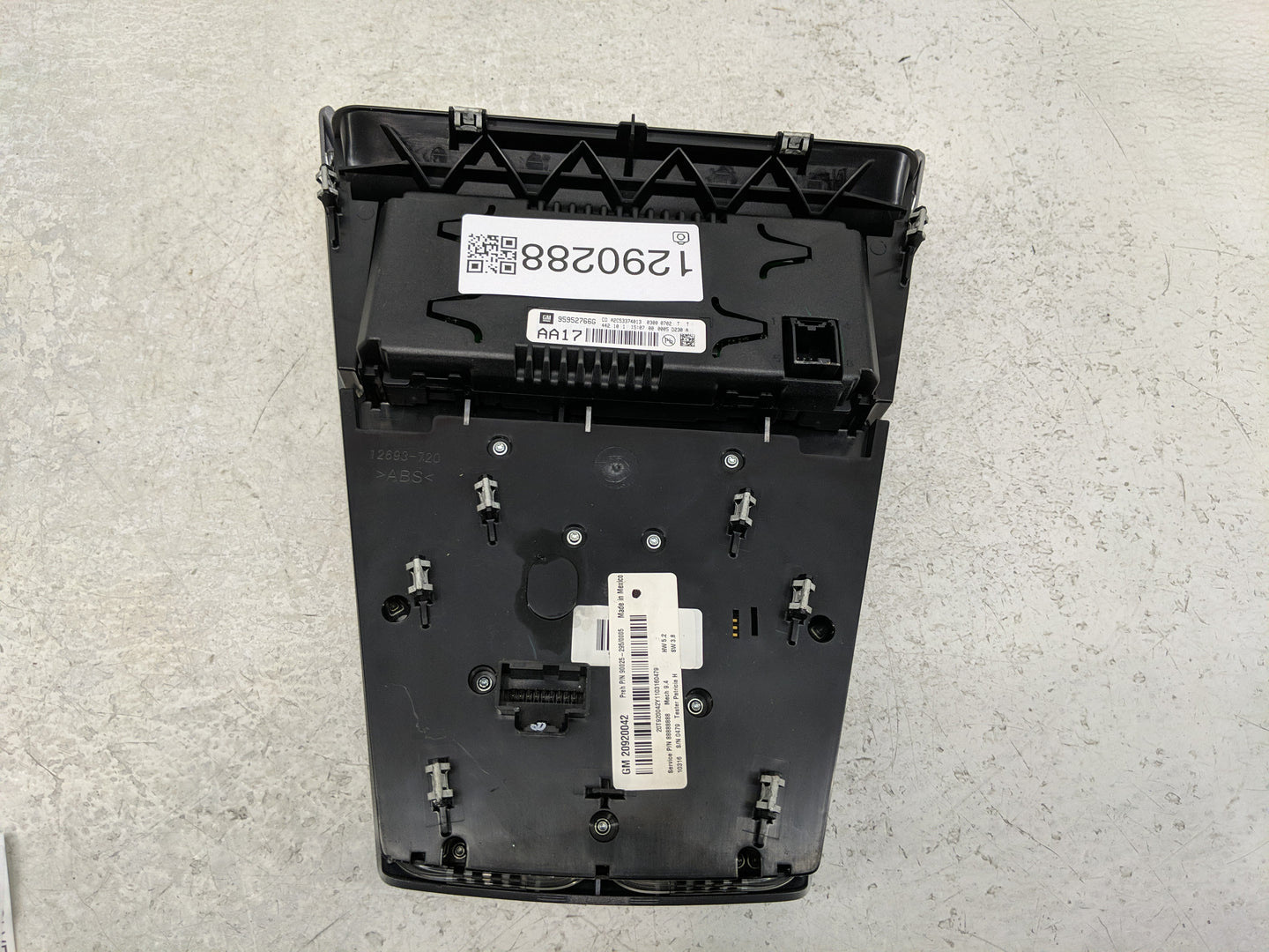 2010-2011 Chevrolet Equinox Radio Control Panel - Oemusedautoparts1.com