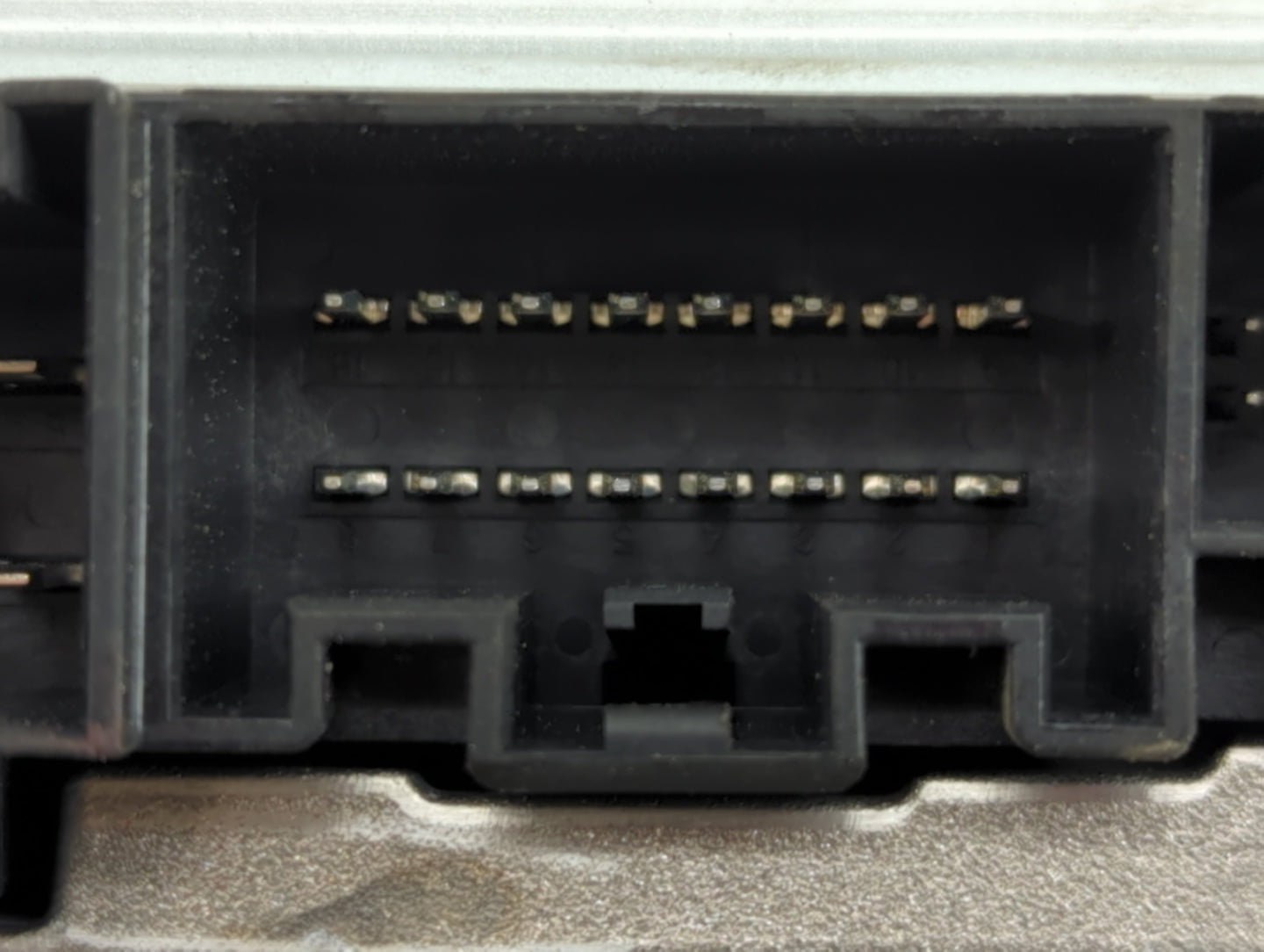 2010-2017 Chevrolet Equinox Radio Speaker Amplifier 20880431 - Oemusedautoparts1.com