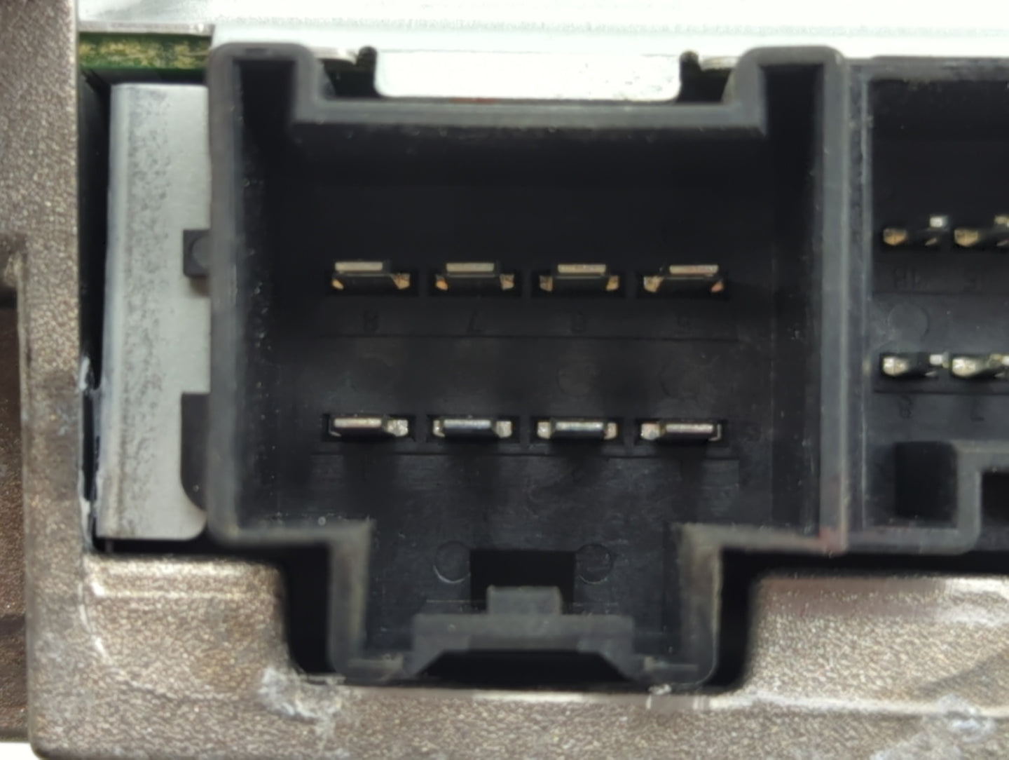2010-2017 Chevrolet Equinox Radio Speaker Amplifier 20880431 - Oemusedautoparts1.com