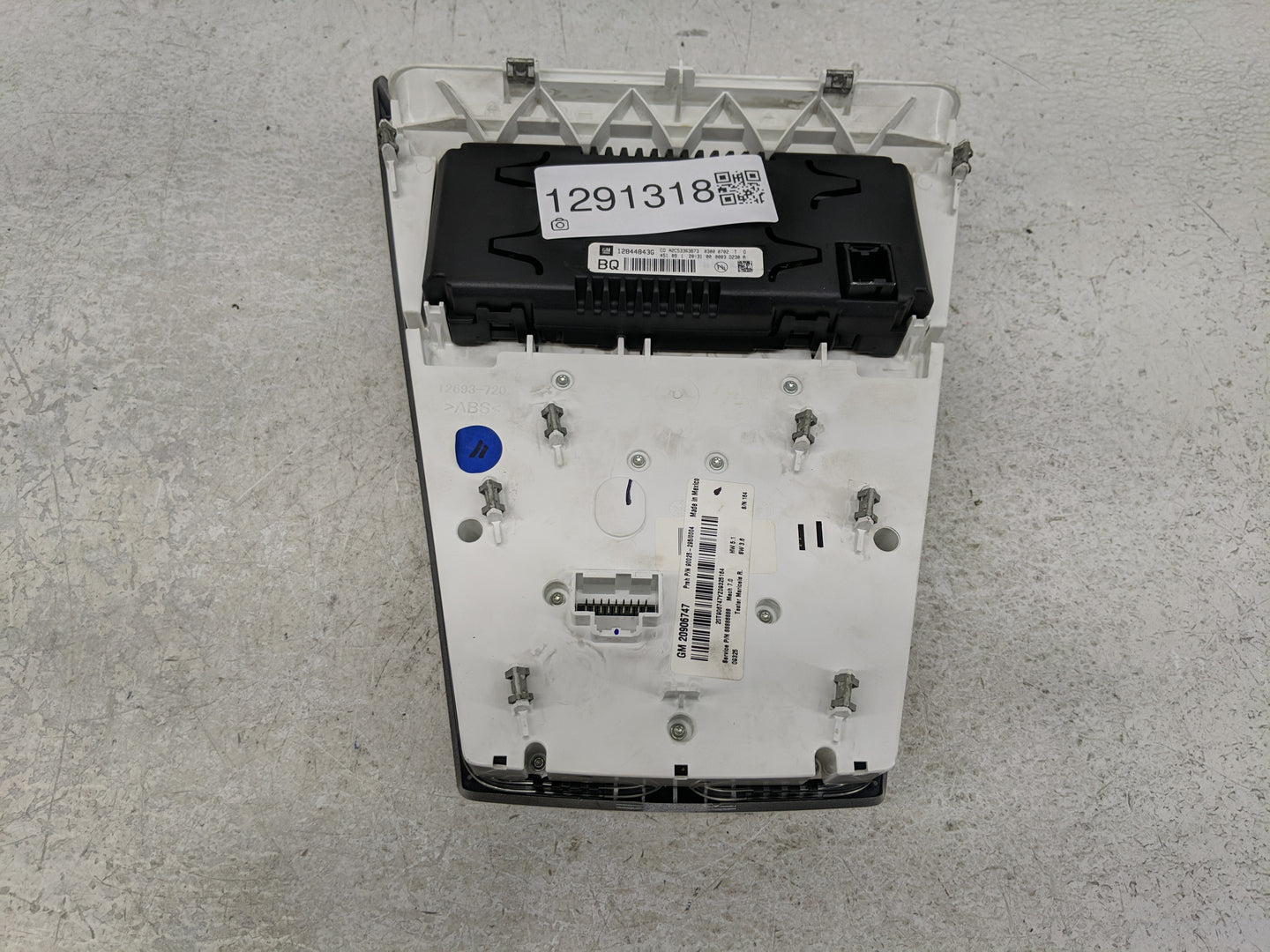 2010-2011 Chevrolet Equinox Radio Control Panel - Oemusedautoparts1.com