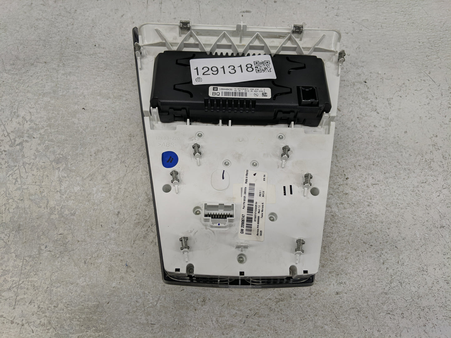 2010-2011 Chevrolet Equinox Radio Control Panel - Oemusedautoparts1.com