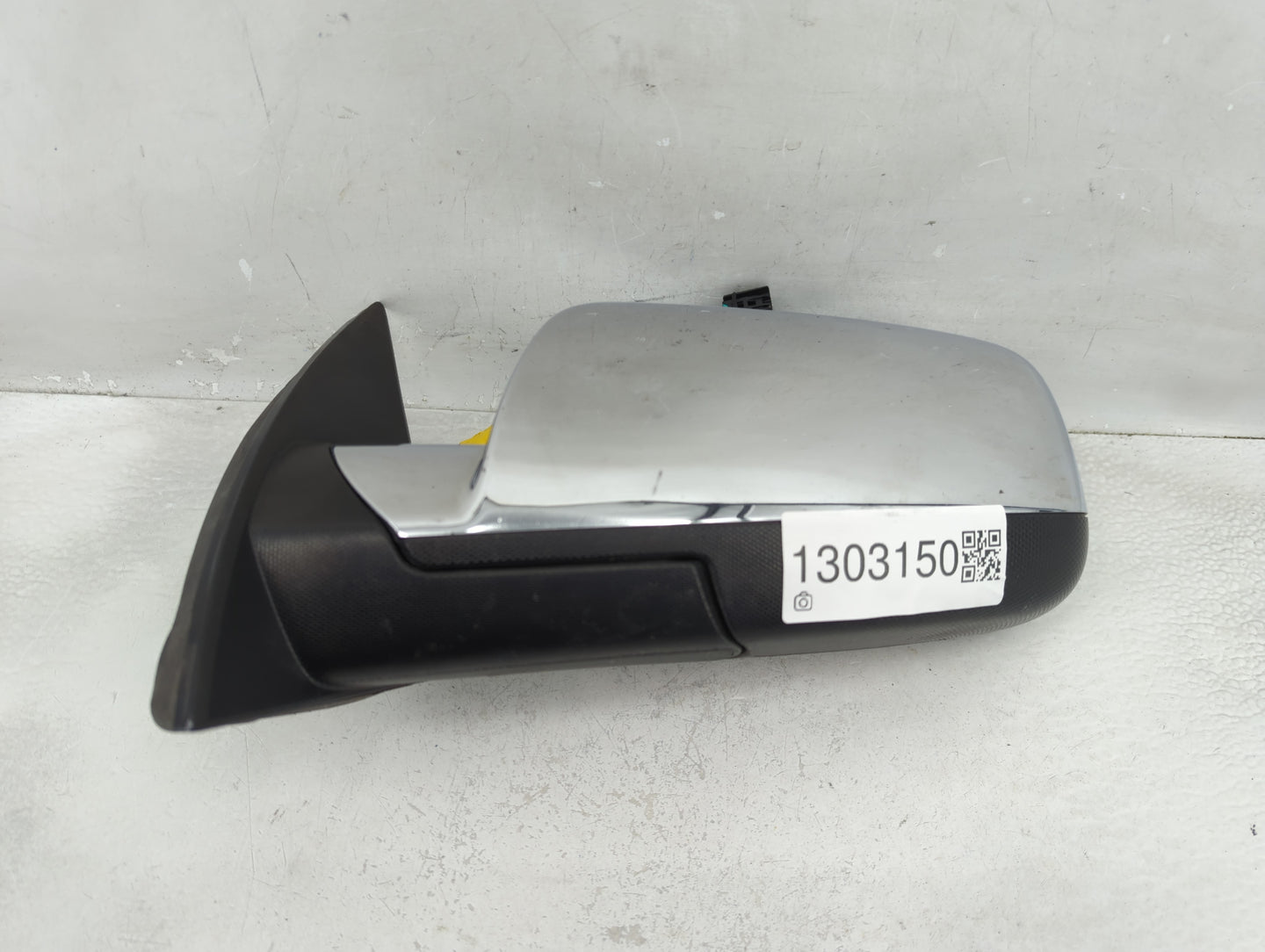 2010-2011 Chevrolet Equinox Driver Side View Mirror - Left Door Mirror OEM Used - Oemusedautoparts1.com