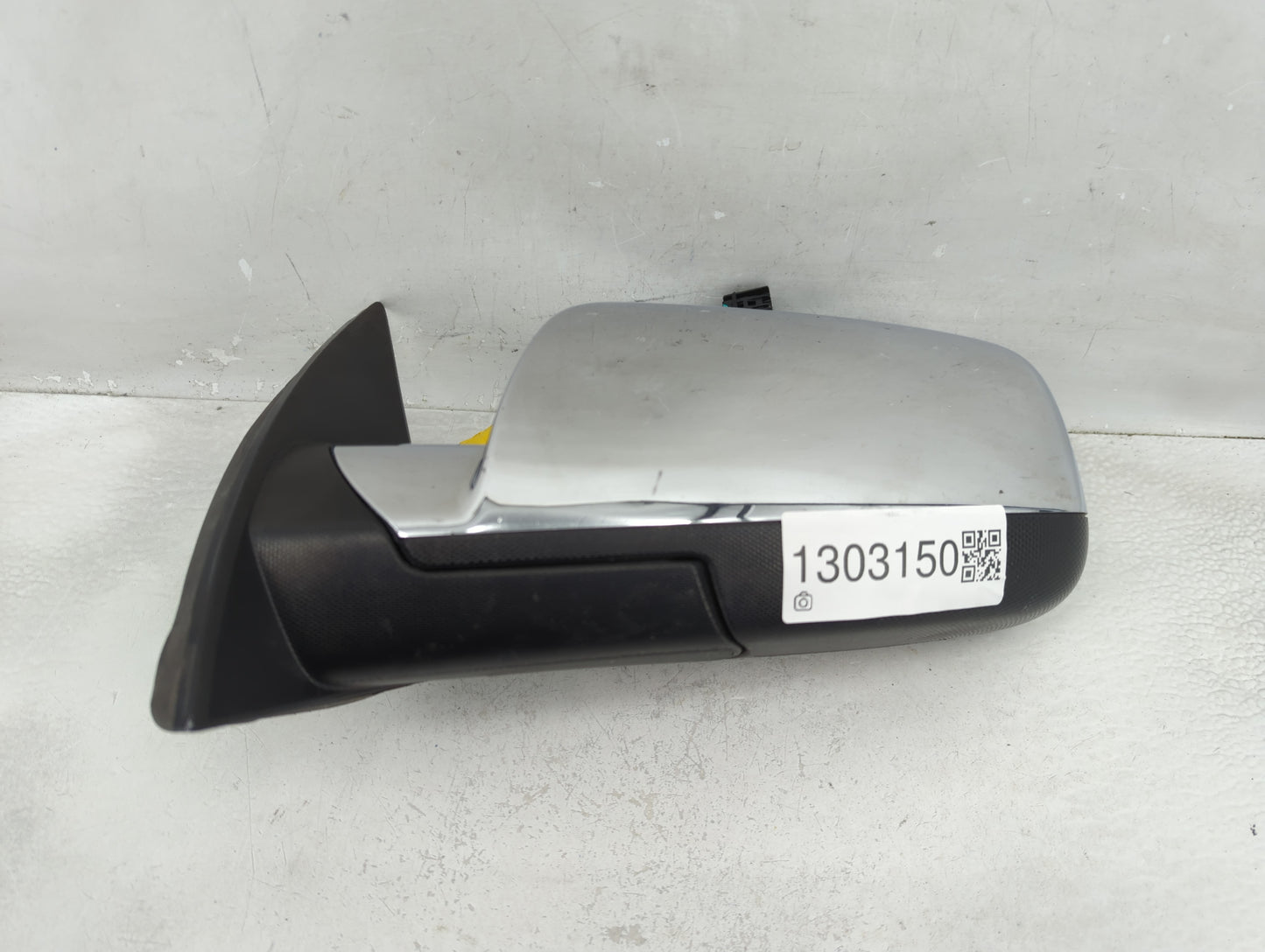 2010-2011 Chevrolet Equinox Driver Side View Mirror - Left Door Mirror OEM Used - Oemusedautoparts1.com