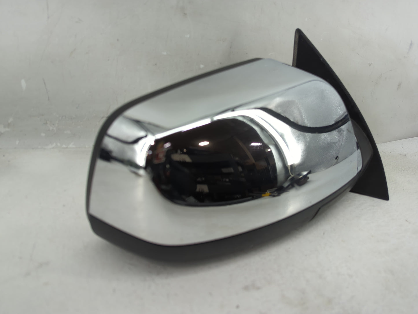 2010-2011 Chevrolet Equinox Passenger Side View Mirror - Right Door Mirror OEM Used - Oemusedautoparts1.com