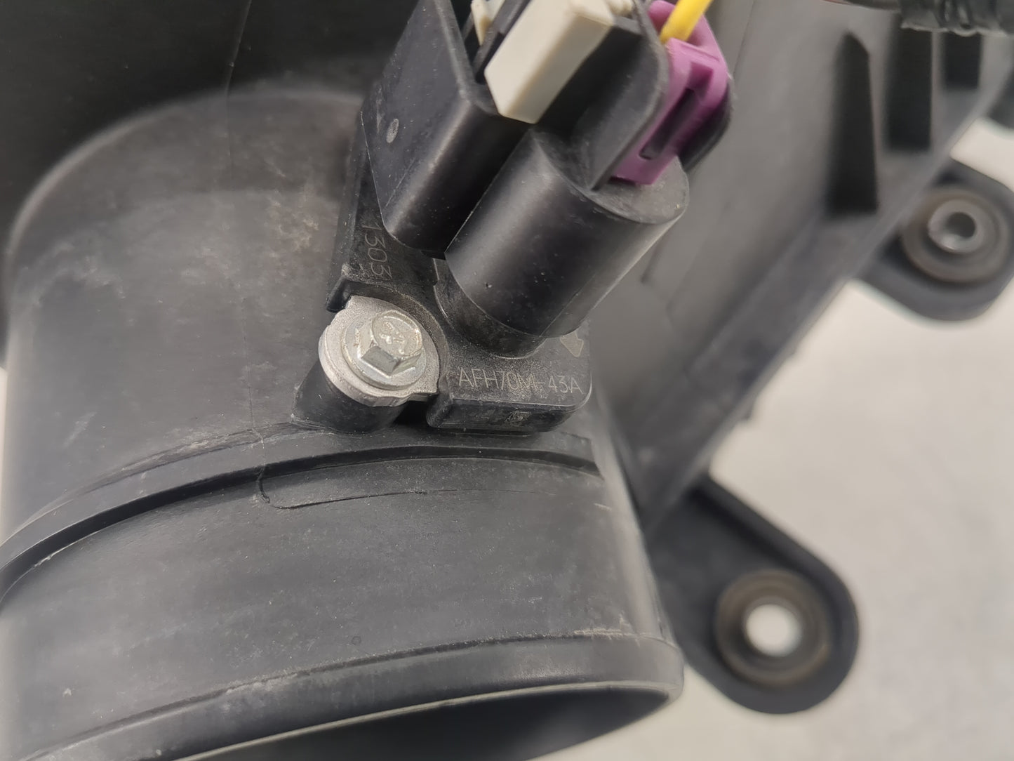 2010-2011 Chevrolet Equinox Air Cleaner Intake-duct Hose Tube - Oemusedautoparts1.com