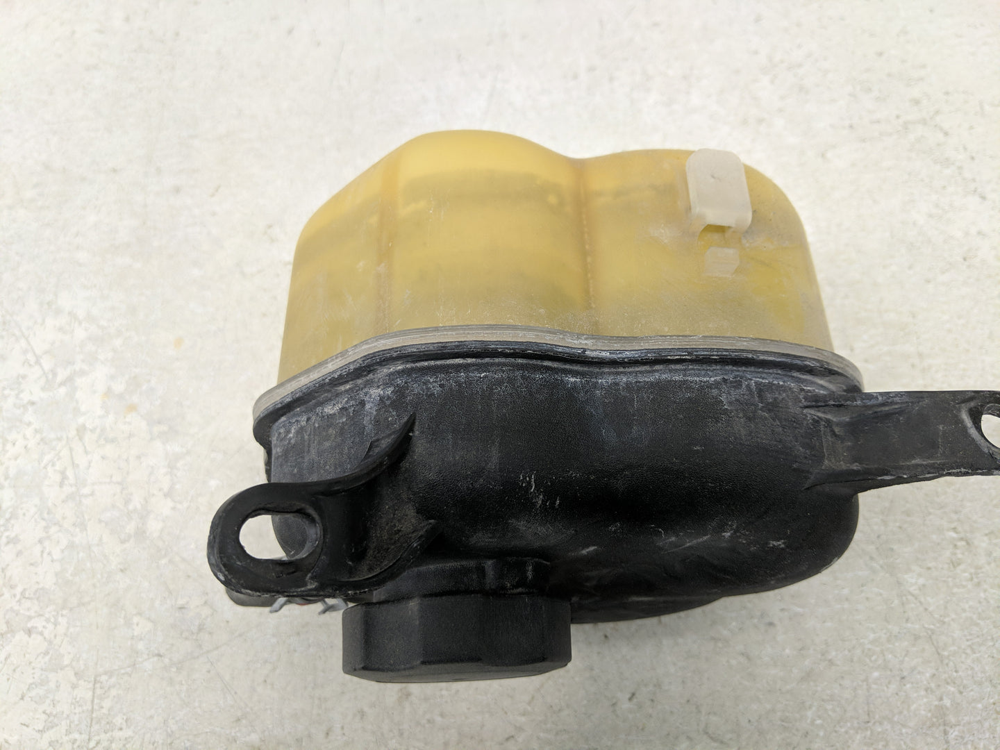 2010-2017 Chevrolet Equinox Windshield Washer Fluid Reservoir Bottle Oem - Oemusedautoparts1.com