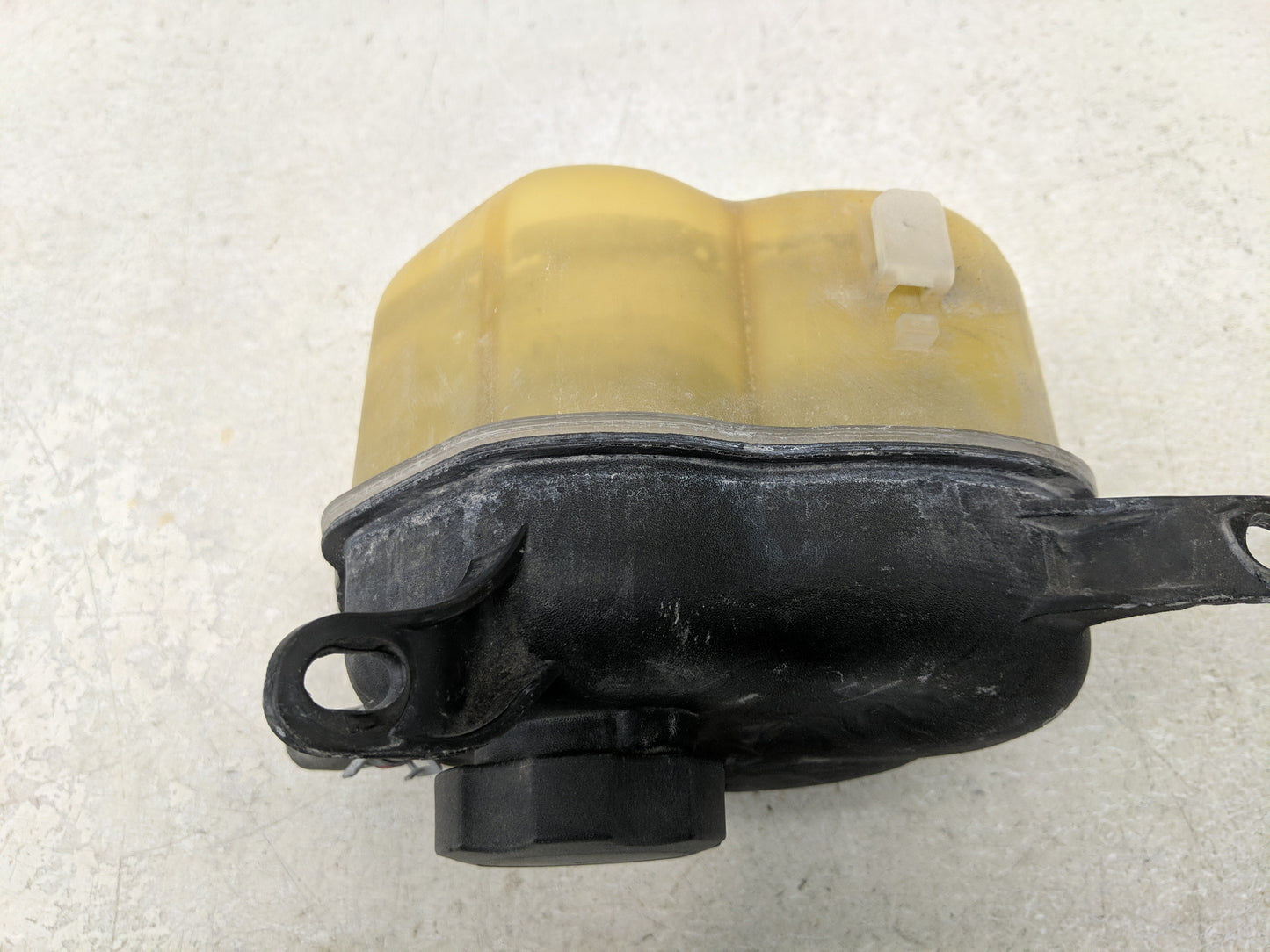2010-2017 Chevrolet Equinox Windshield Washer Fluid Reservoir Bottle Oem - Oemusedautoparts1.com