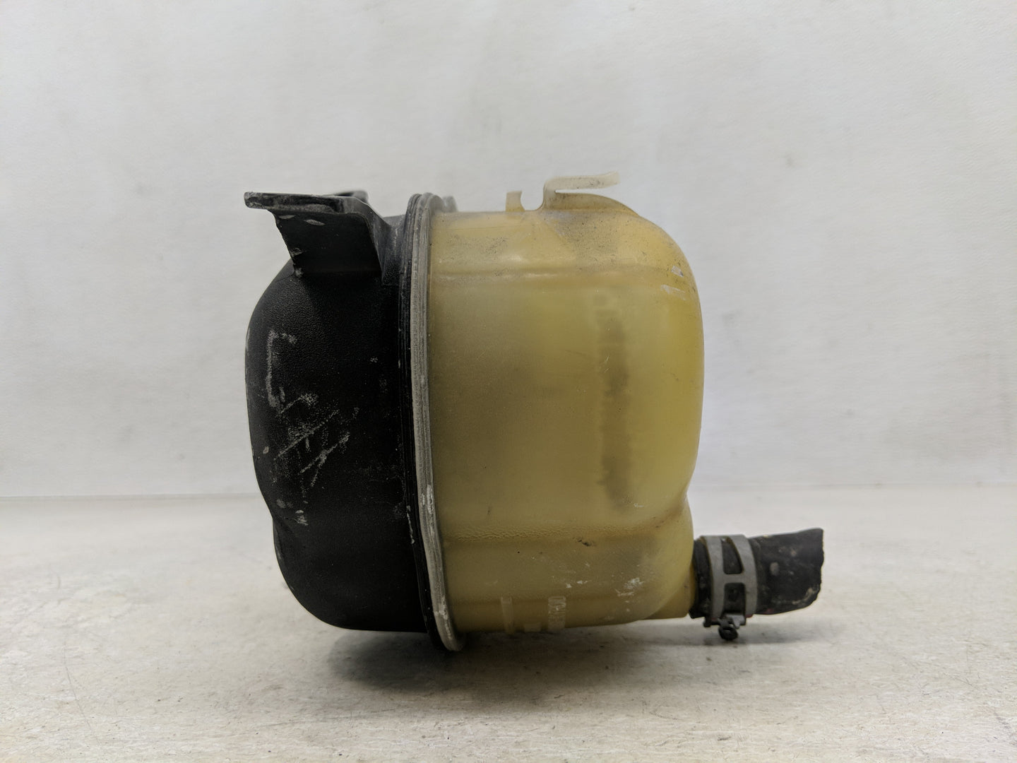 2010-2017 Chevrolet Equinox Windshield Washer Fluid Reservoir Bottle Oem - Oemusedautoparts1.com