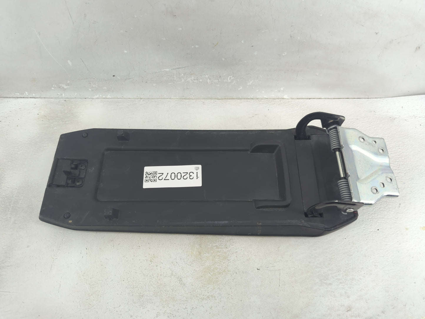 2011 Chevrolet Equinox Center Console Armrest Cover Lid Fits OEM Used Auto Parts - Oemusedautoparts1.com
