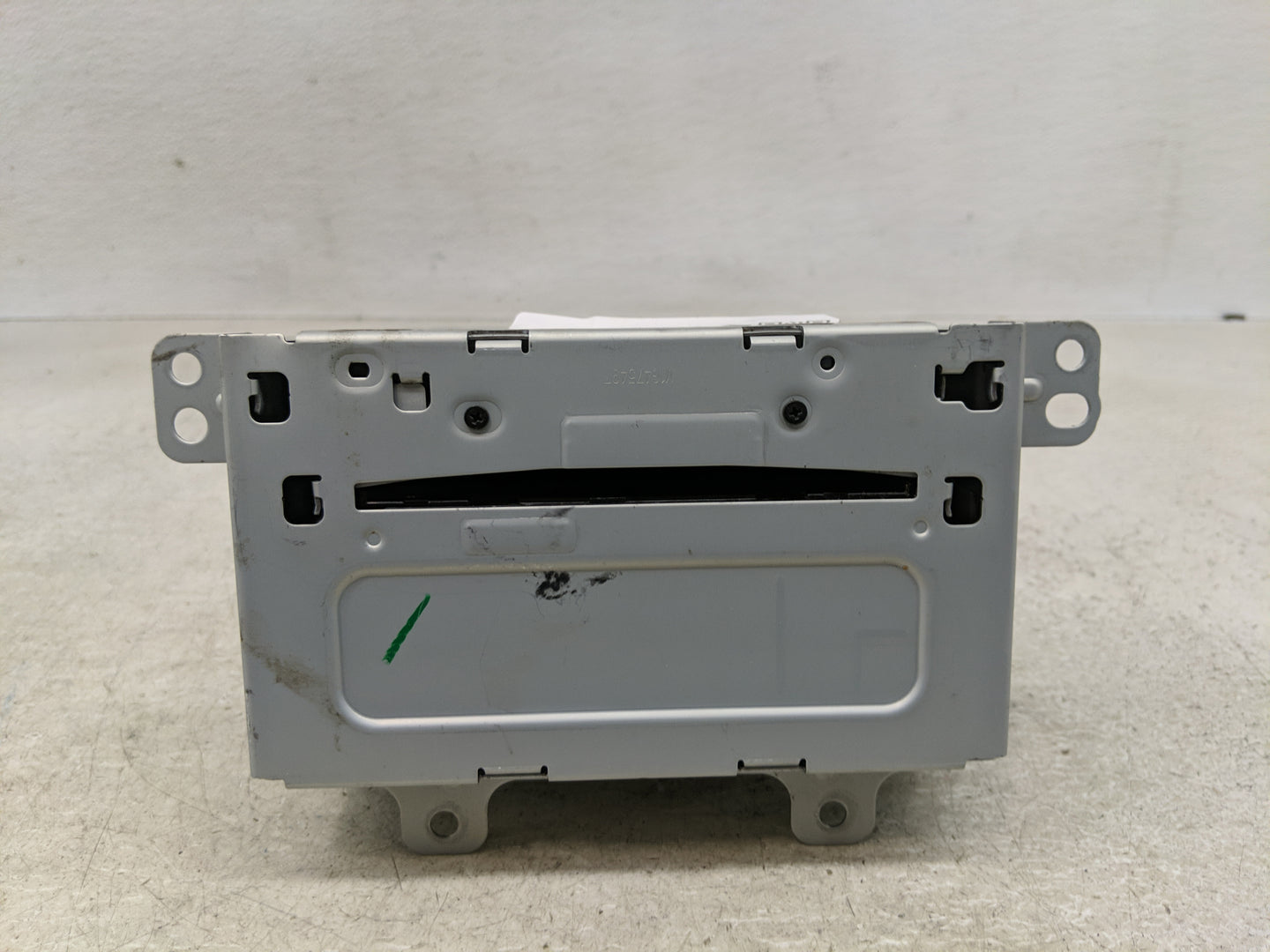 2011-2012 Chevrolet Equinox Radio AM FM Cd Player Receiver Replacement P/N:20983517 Fits Fits 2010 2011 2012 OEM Used Auto P