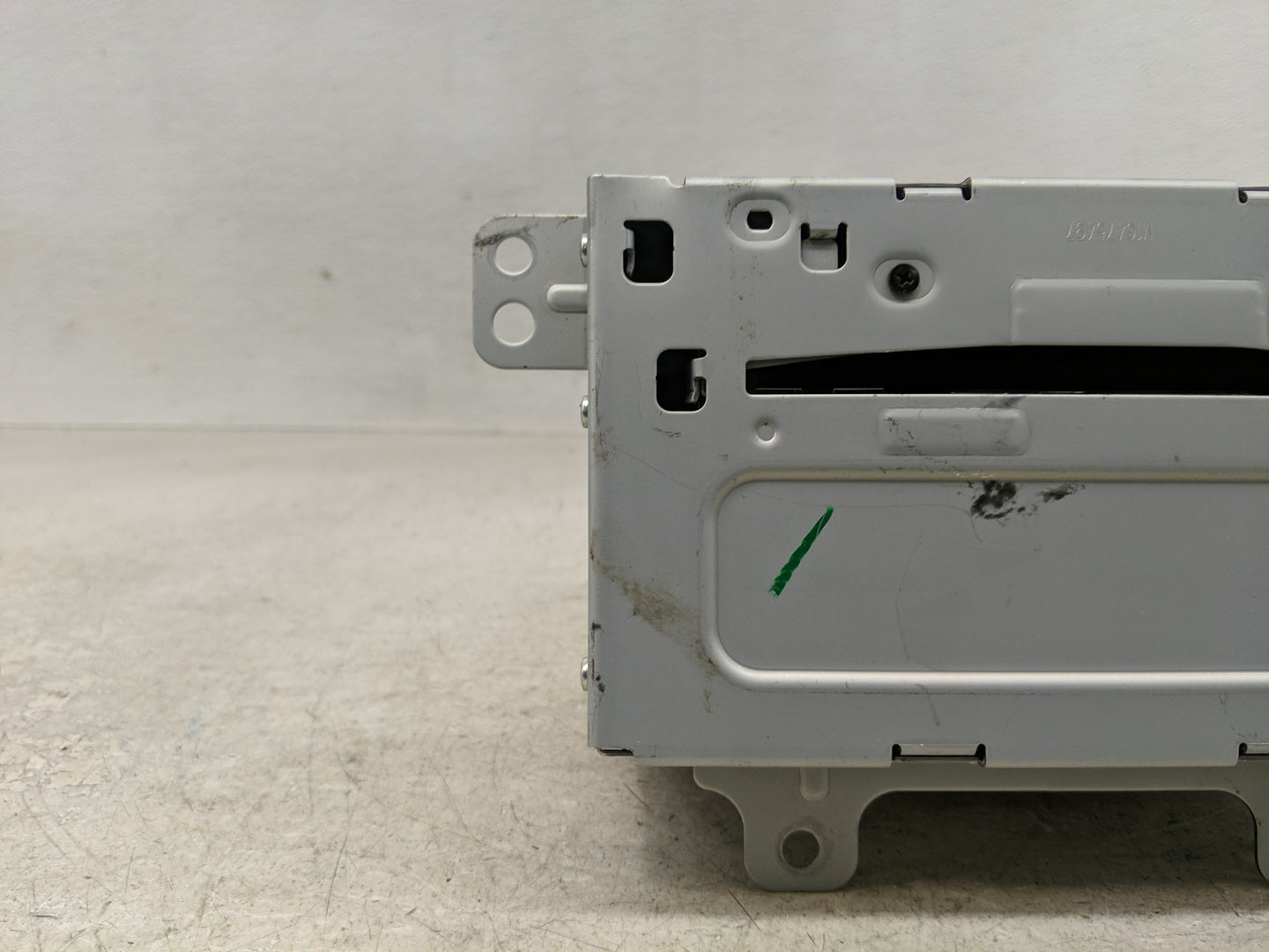2011-2012 Chevrolet Equinox Radio AM FM Cd Player Receiver Replacement P/N:20983517 Fits Fits 2010 2011 2012 OEM Used Auto P