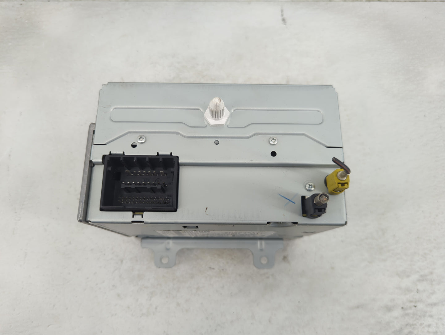 2011-2012 Chevrolet Equinox Radio AM FM Cd Player Receiver Replacement P/N:20983517 Fits Fits 2010 2011 2012 OEM Used Auto P