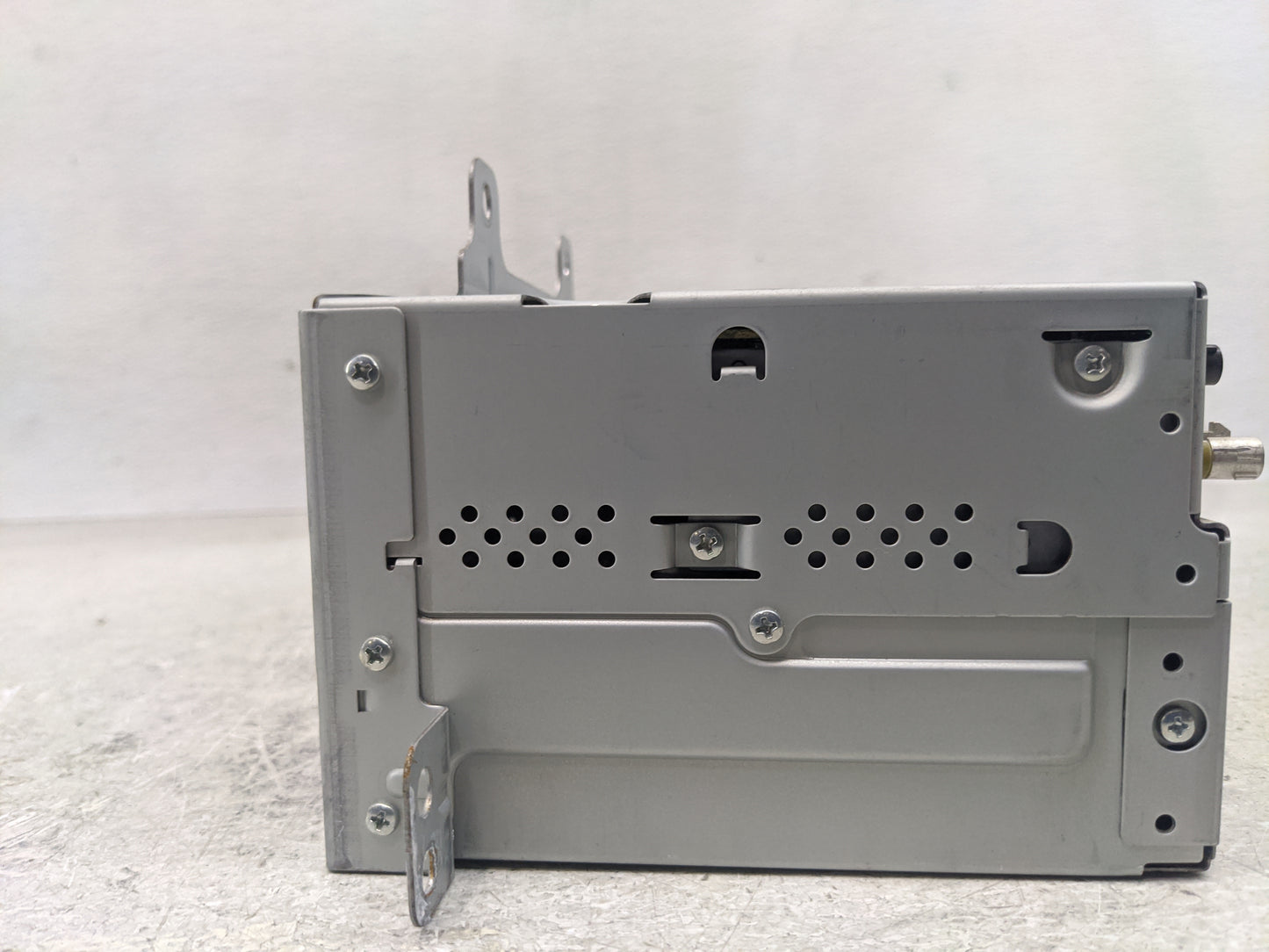 2011-2012 Chevrolet Equinox Radio AM FM Cd Player Receiver Replacement P/N:20983517 Fits Fits 2010 2011 2012 OEM Used Auto P