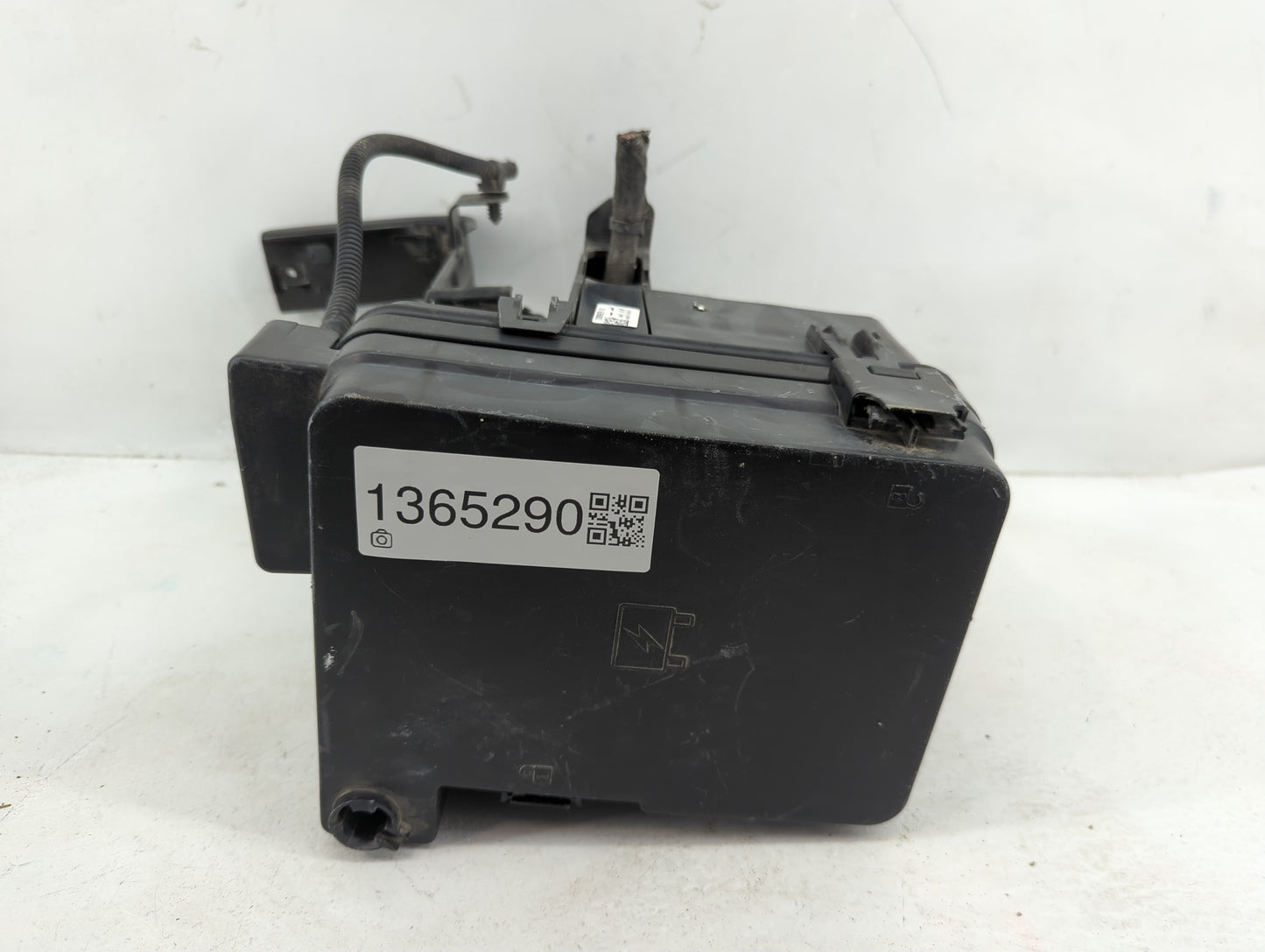 2011 Chevrolet Equinox Fusebox Fuse Box Panel Relay Module P/N:20899629 Fits OEM Used Auto Parts - Oemusedautoparts1.com