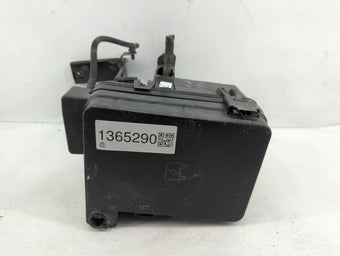 compare product 2011 Chevrolet Equinox Fusebox Fuse Box Panel Relay Module P/N:20899629 Fits OEM Used Auto Parts