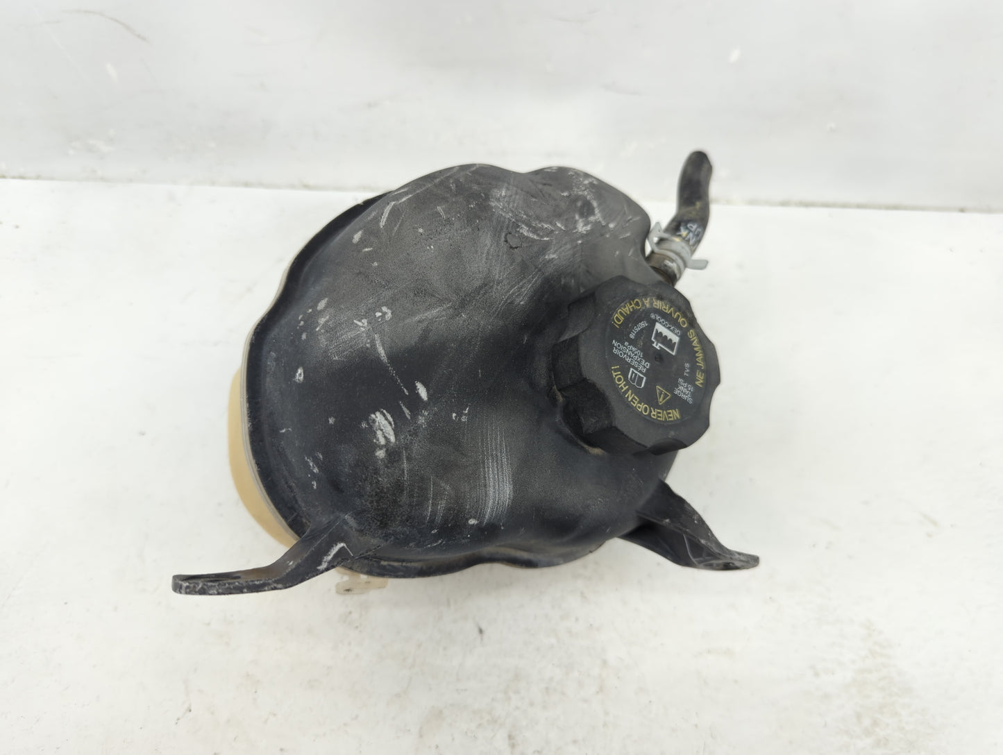 2010 Chevrolet Equinox Radiator Coolant Overflow Expansion Tank Bottle - Oemusedautoparts1.com