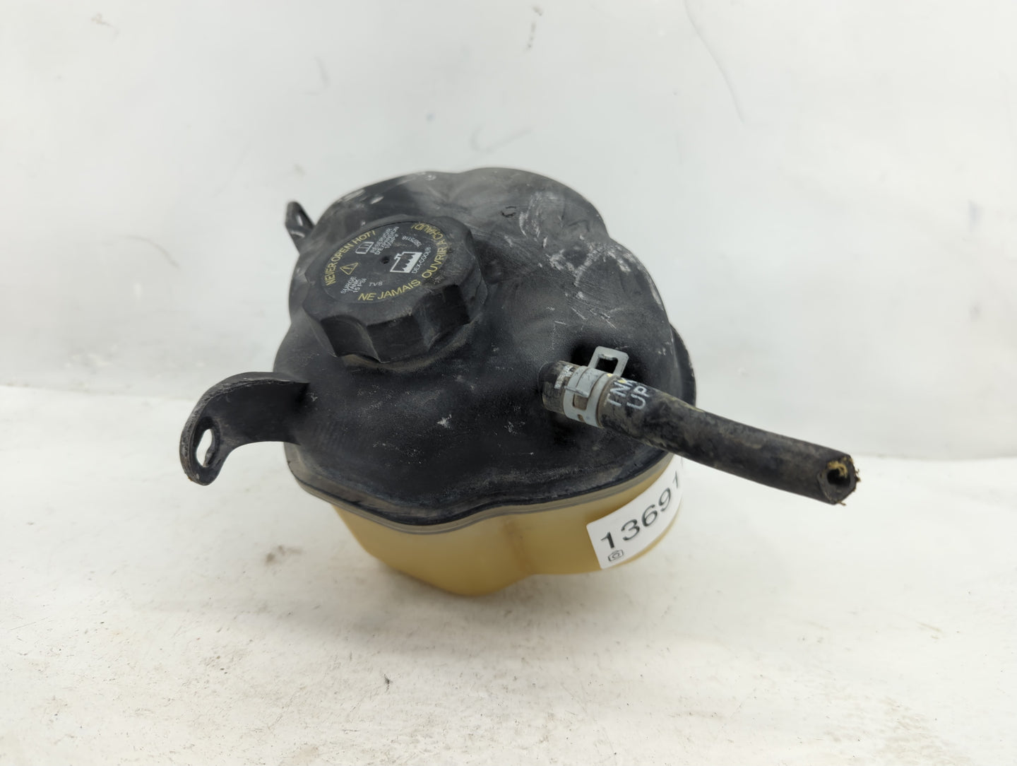 2010 Chevrolet Equinox Radiator Coolant Overflow Expansion Tank Bottle - Oemusedautoparts1.com