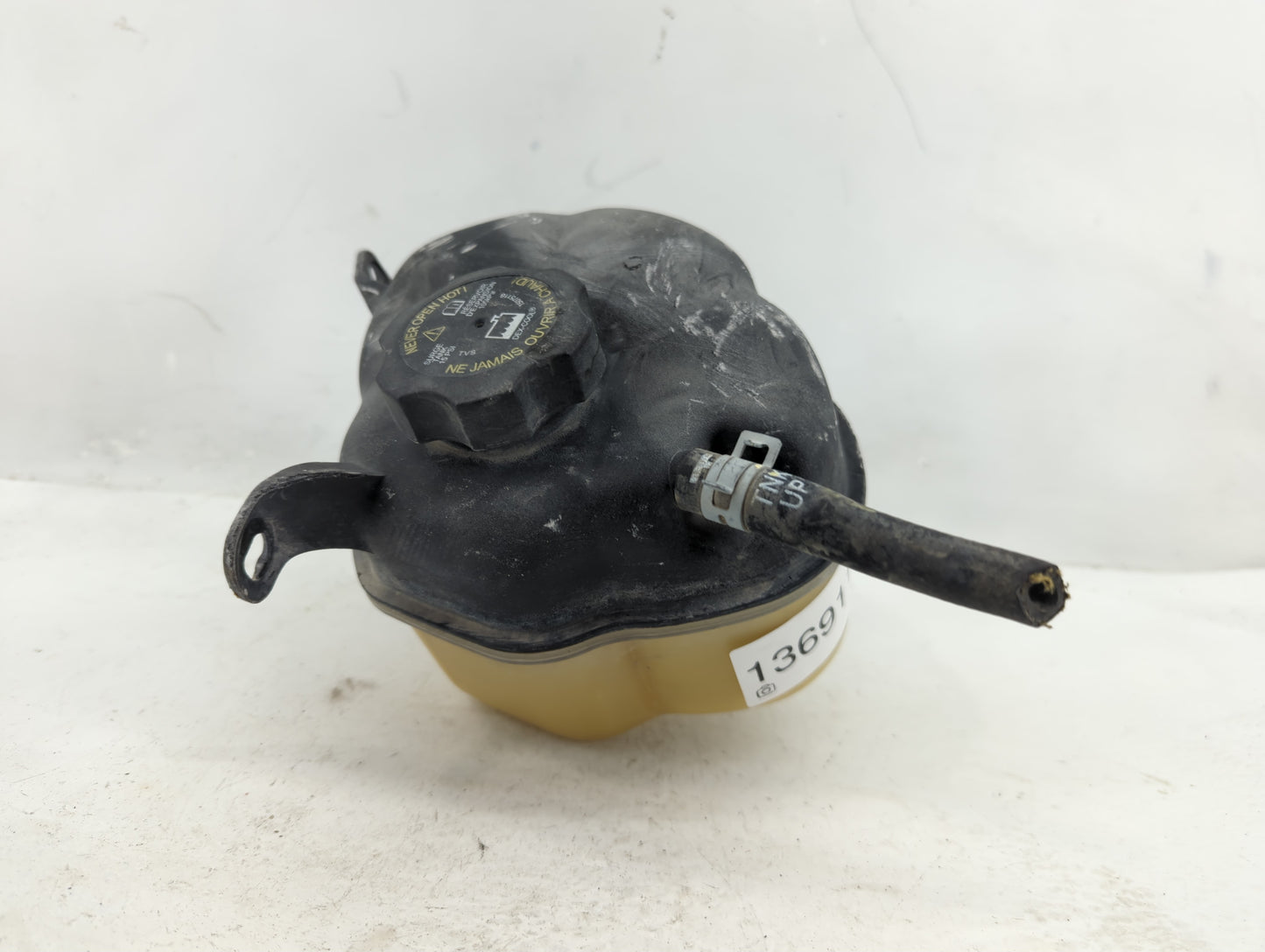 2010 Chevrolet Equinox Radiator Coolant Overflow Expansion Tank Bottle 1369111 - Oemusedautoparts1.com