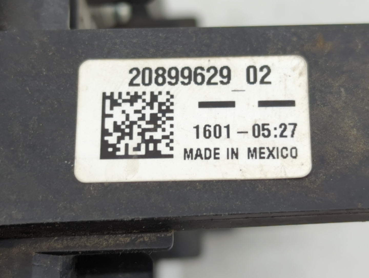 2011 Chevrolet Equinox Fusebox Fuse Box Panel Relay Module P/N:20899629 02 Fits OEM Used Auto Parts - Oemusedautoparts1.com