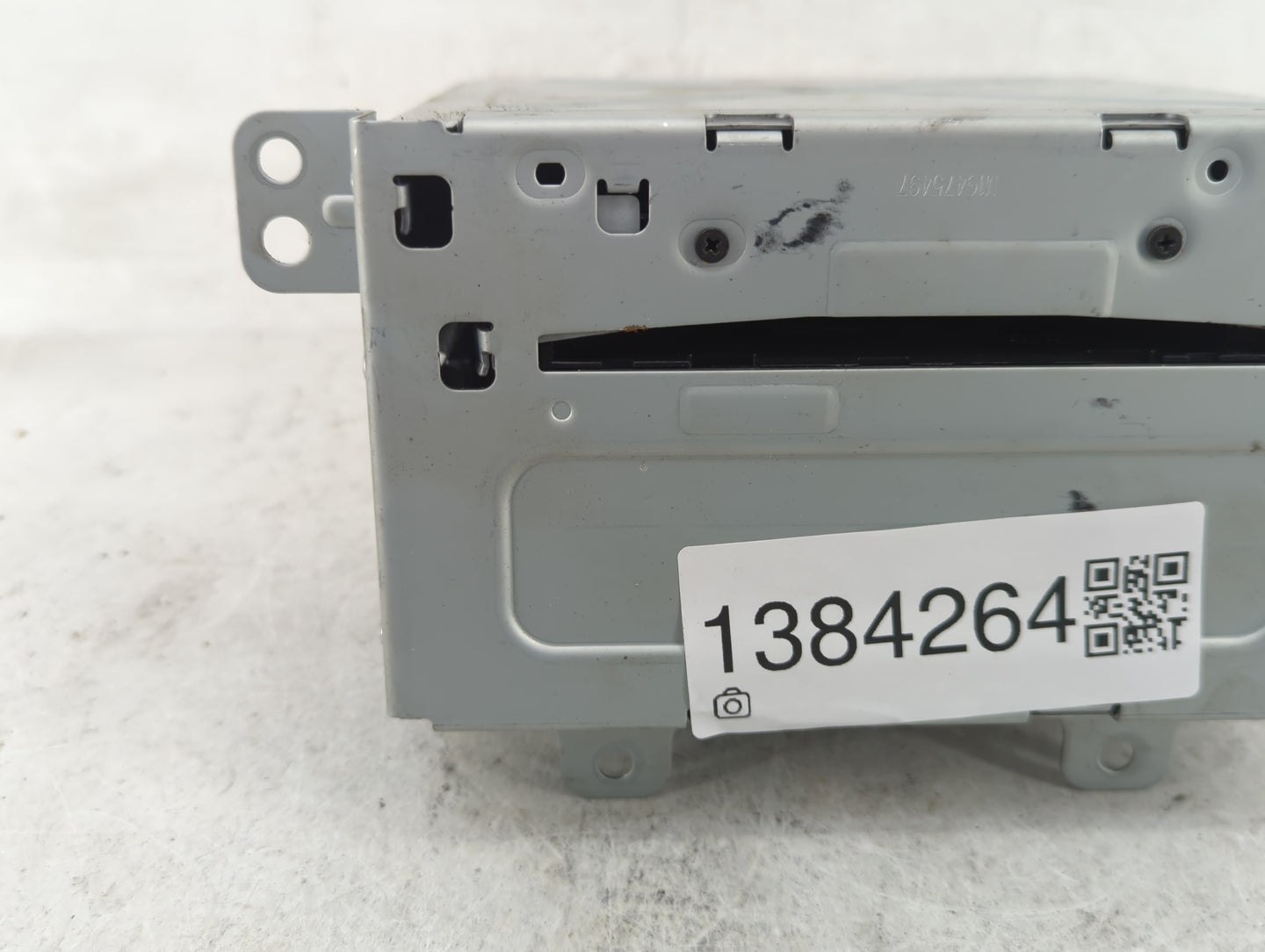 2011-2012 Chevrolet Equinox Radio AM FM Cd Player Receiver Replacement P/N:20983517 Fits Fits 2010 2011 2012 OEM Used Auto P