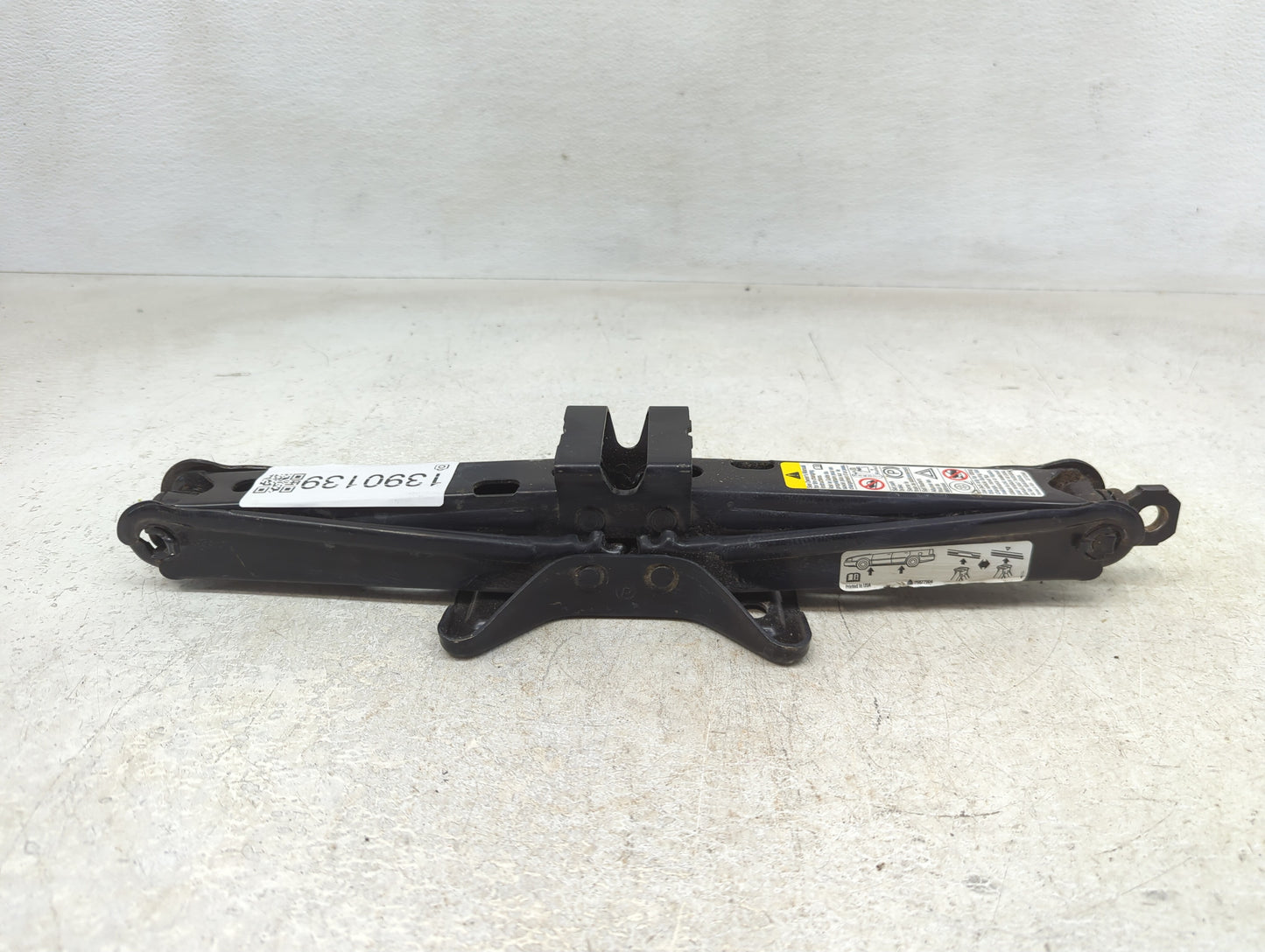 2011 Chevrolet Equinox Spare Scissor Car Jack - Oemusedautoparts1.com