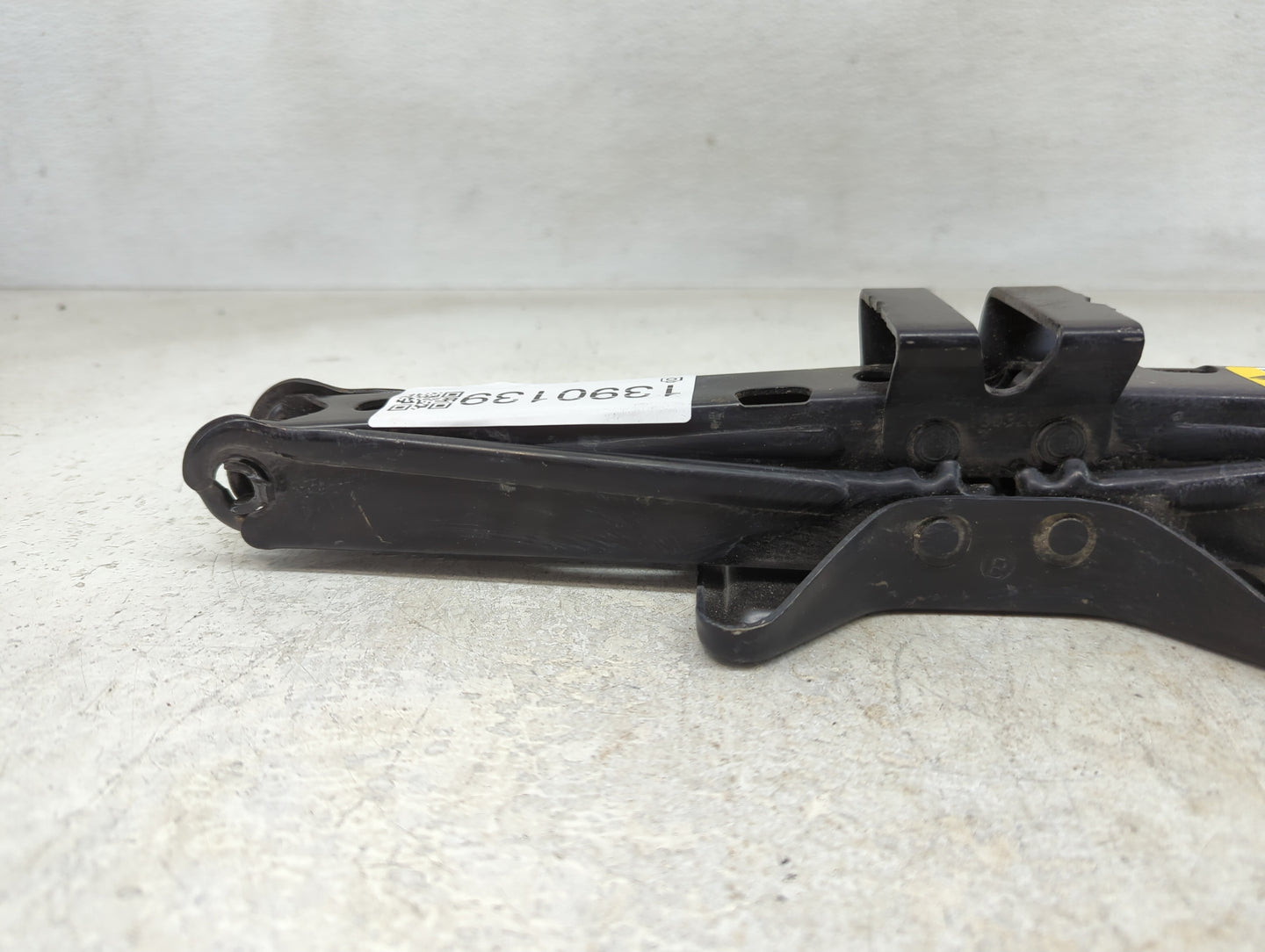 2011 Chevrolet Equinox Spare Scissor Car Jack 1390139 - Oemusedautoparts1.com