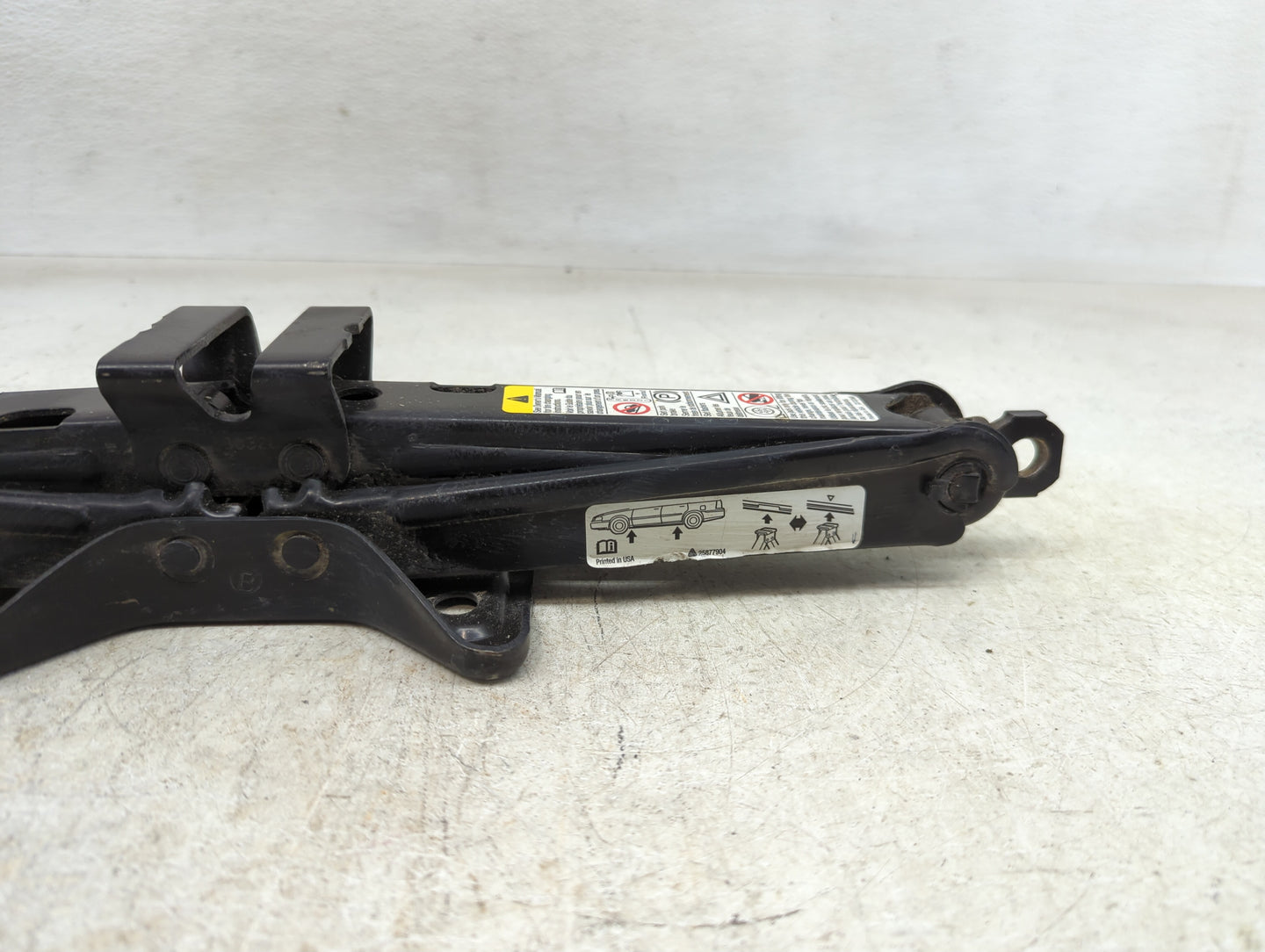 2011 Chevrolet Equinox Spare Scissor Car Jack 1390139 - Oemusedautoparts1.com