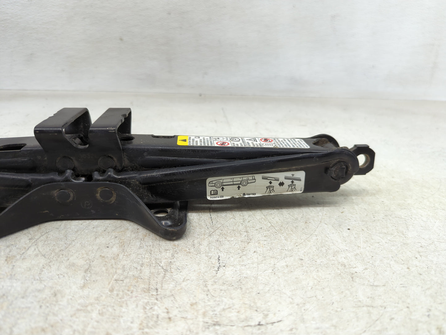 2011 Chevrolet Equinox Spare Scissor Car Jack 1390139 - Oemusedautoparts1.com
