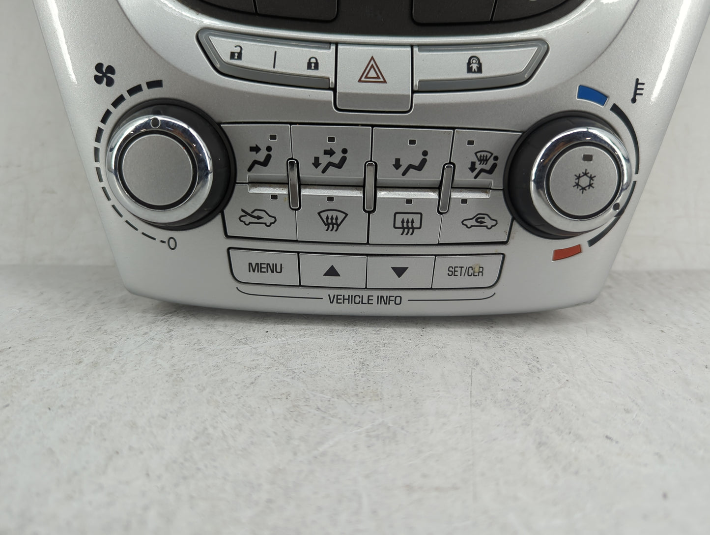 2010-2011 Chevrolet Equinox Radio AM FM Cd Player Receiver Replacement P/N:22766834 Fits Fits 2010 2011 OEM Used Auto Parts 