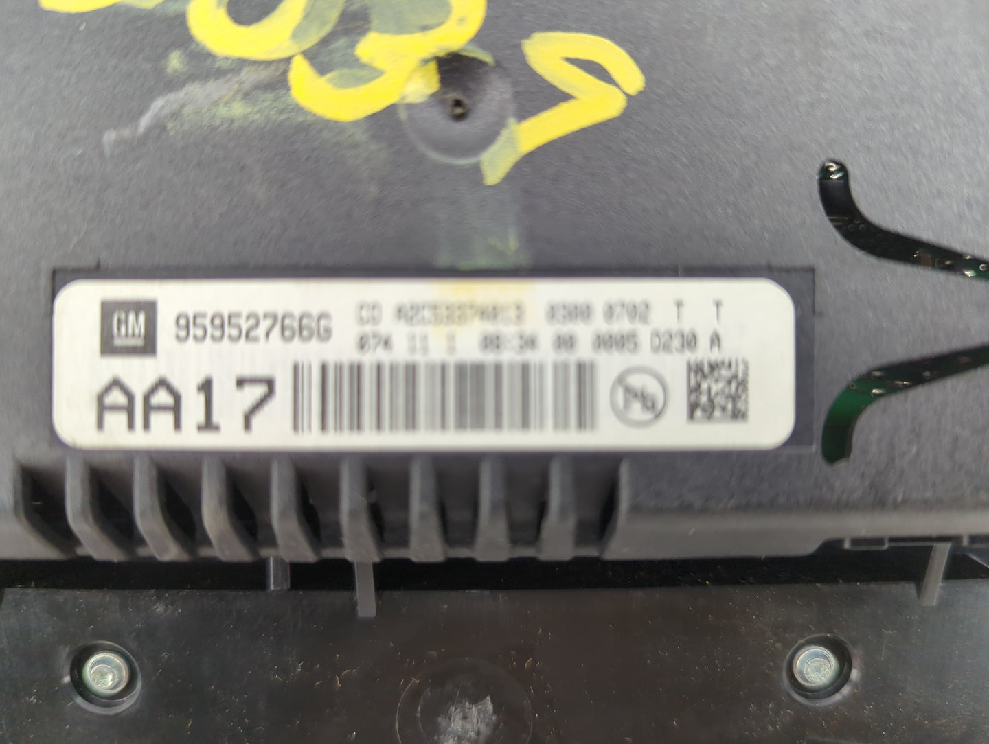 2010-2011 Chevrolet Equinox Radio AM FM Cd Player Receiver Replacement P/N:22766834 Fits Fits 2010 2011 OEM Used Auto Parts 