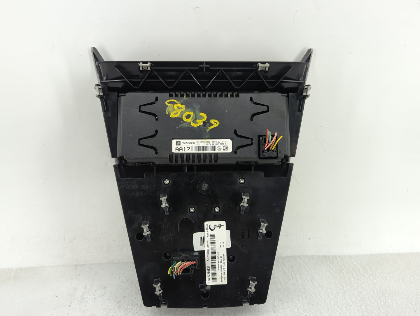 2010-2011 Chevrolet Equinox Radio AM FM Cd Player Receiver Replacement P/N:22766834 Fits Fits 2010 2011 OEM Used Auto Parts 
