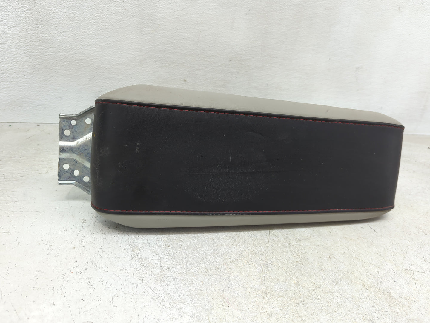2011 Chevrolet Equinox Center Console Armrest Cover Lid Fits OEM Used Auto Parts - Oemusedautoparts1.com