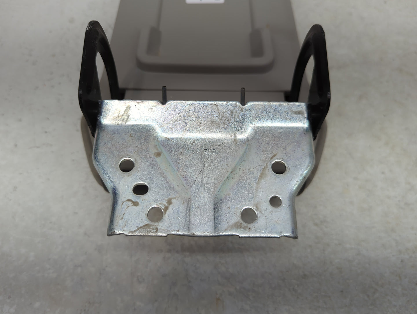 2011 Chevrolet Equinox Center Console Armrest Cover Lid Fits OEM Used Auto Parts - Oemusedautoparts1.com