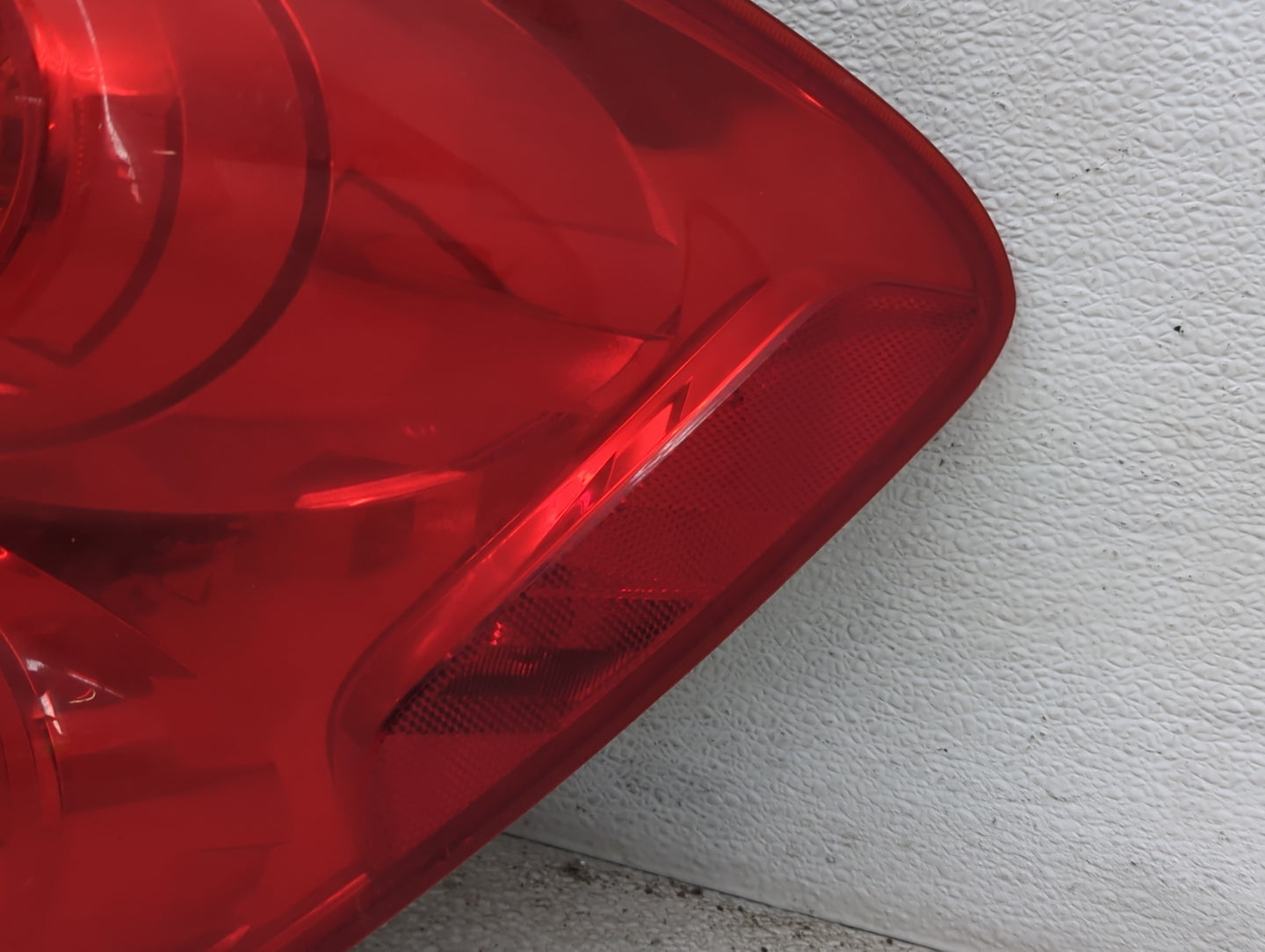 2010-2015 Chevrolet Equinox Tail Light Assembly Passenger Right OEM Fits Fits 2010 2011 2012 2013 2014 2015 OEM Used Auto Pa