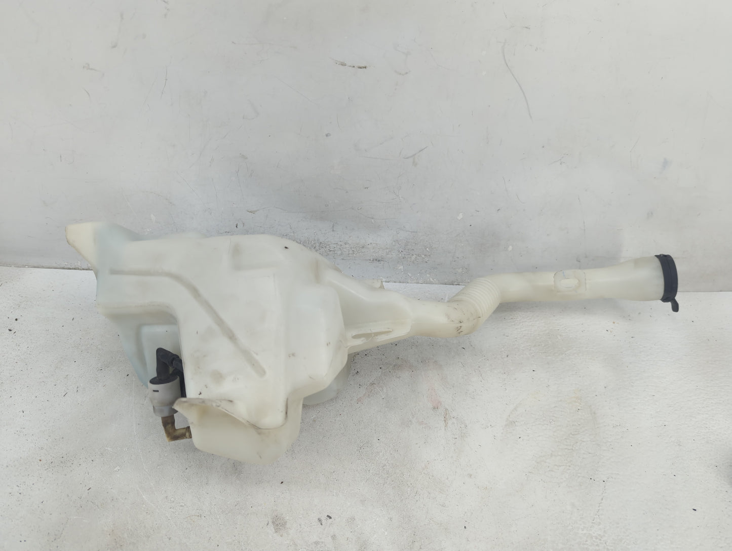 2010-2017 Chevrolet Equinox Windshield Washer Fluid Reservoir Bottle Oem - Oemusedautoparts1.com