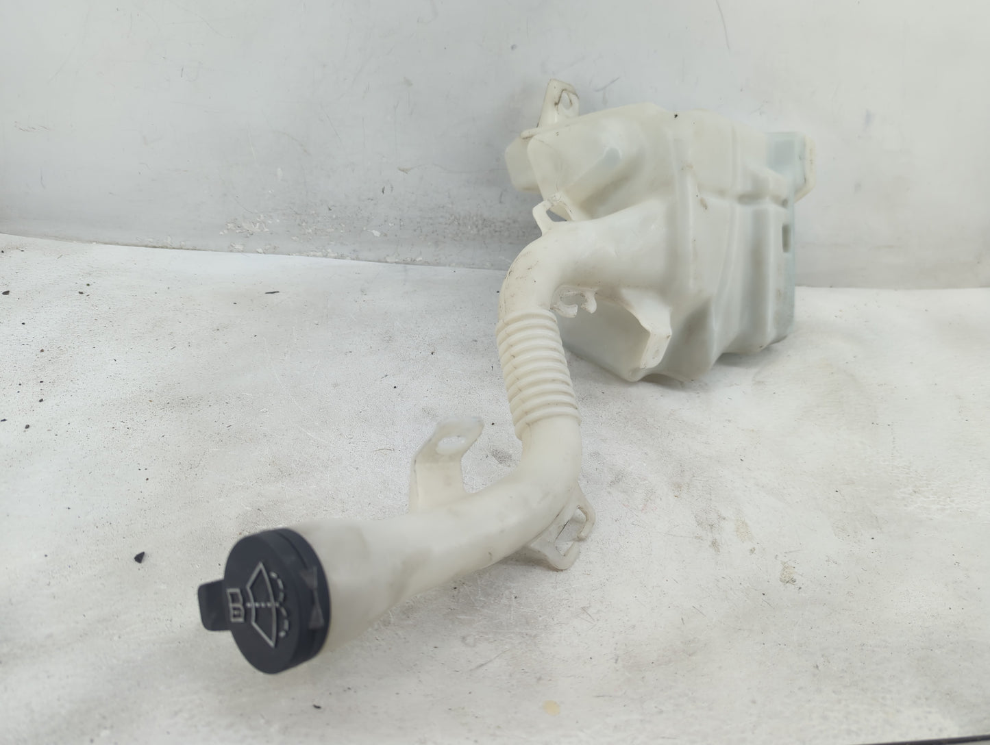 2010-2017 Chevrolet Equinox Windshield Washer Fluid Reservoir Bottle Oem - Oemusedautoparts1.com