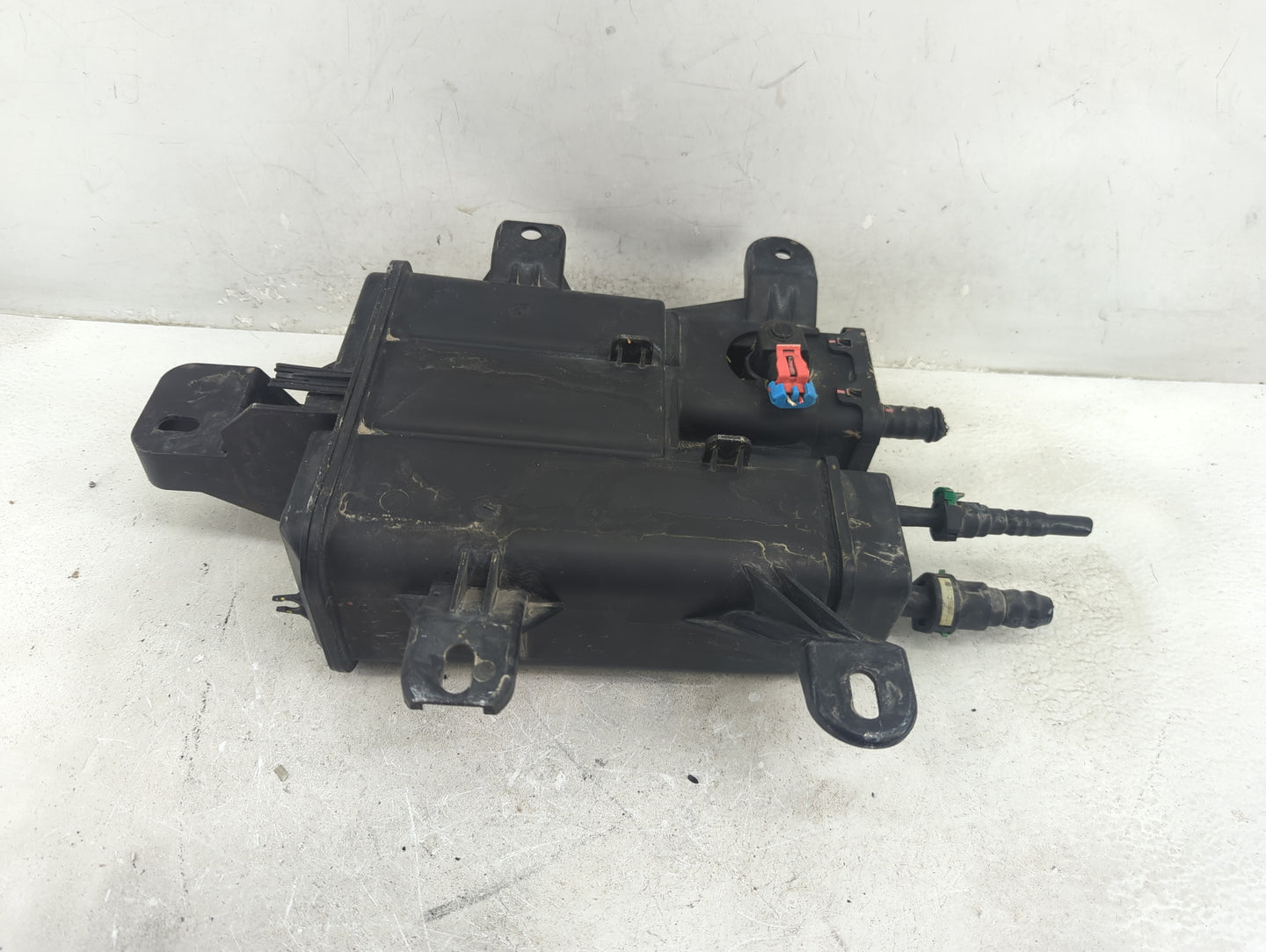2011 Chevrolet Equinox Fuel Vapor Charcoal Canister 1410588 - Oemusedautoparts1.com